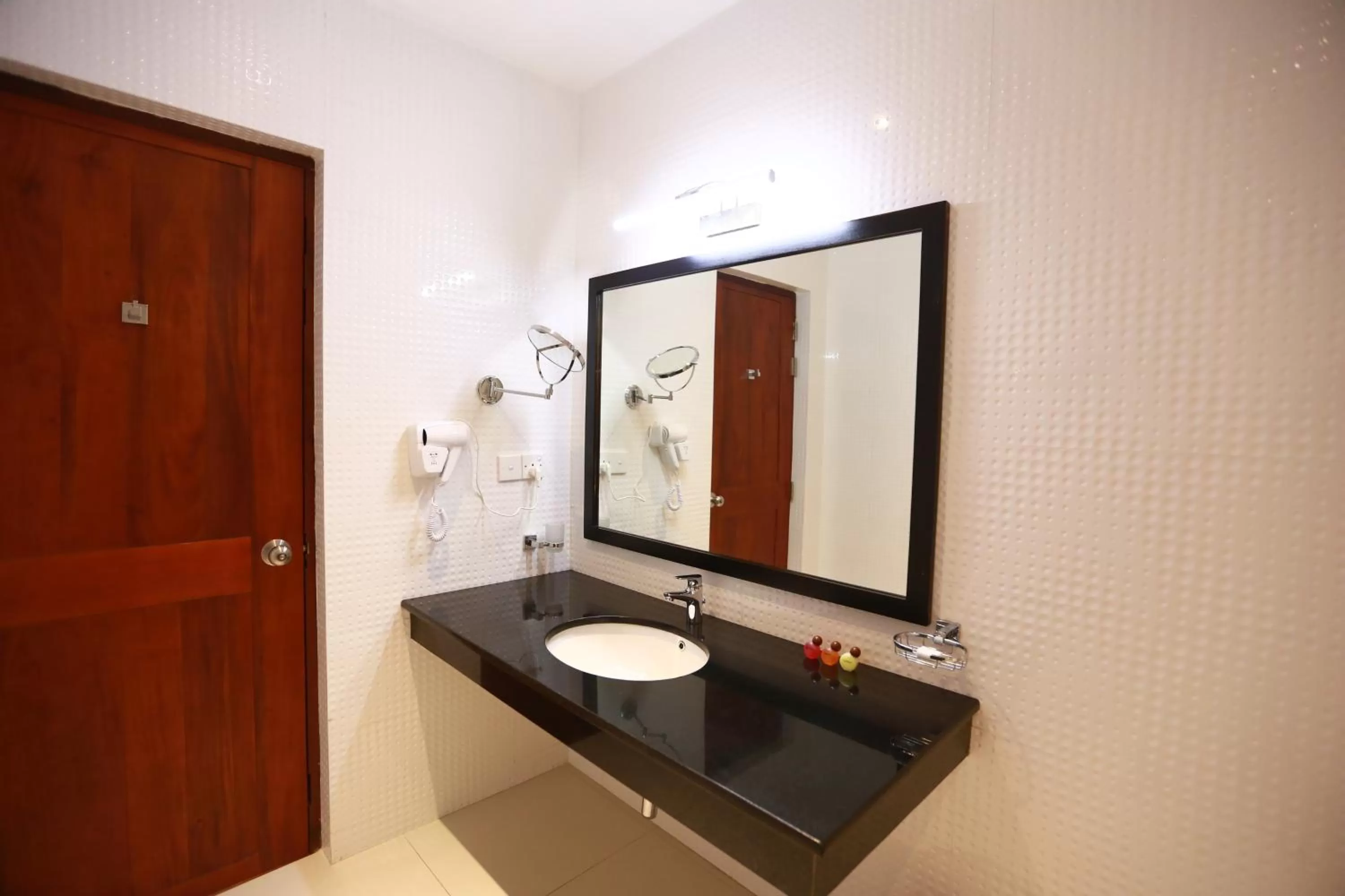 Bathroom in Royal Kandyan Hotel