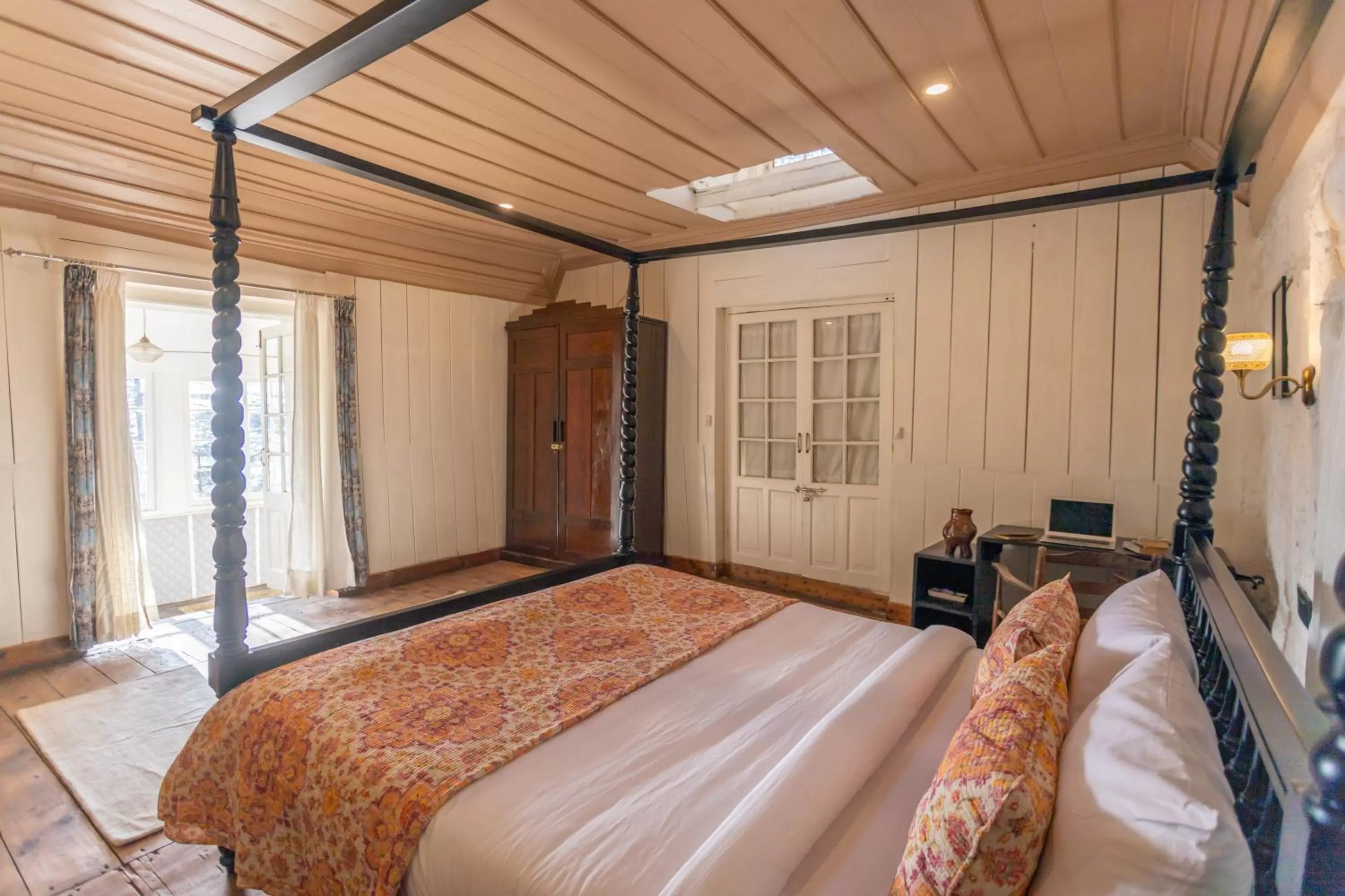 Bedroom, Bed in Seclude Shimla, Taraview