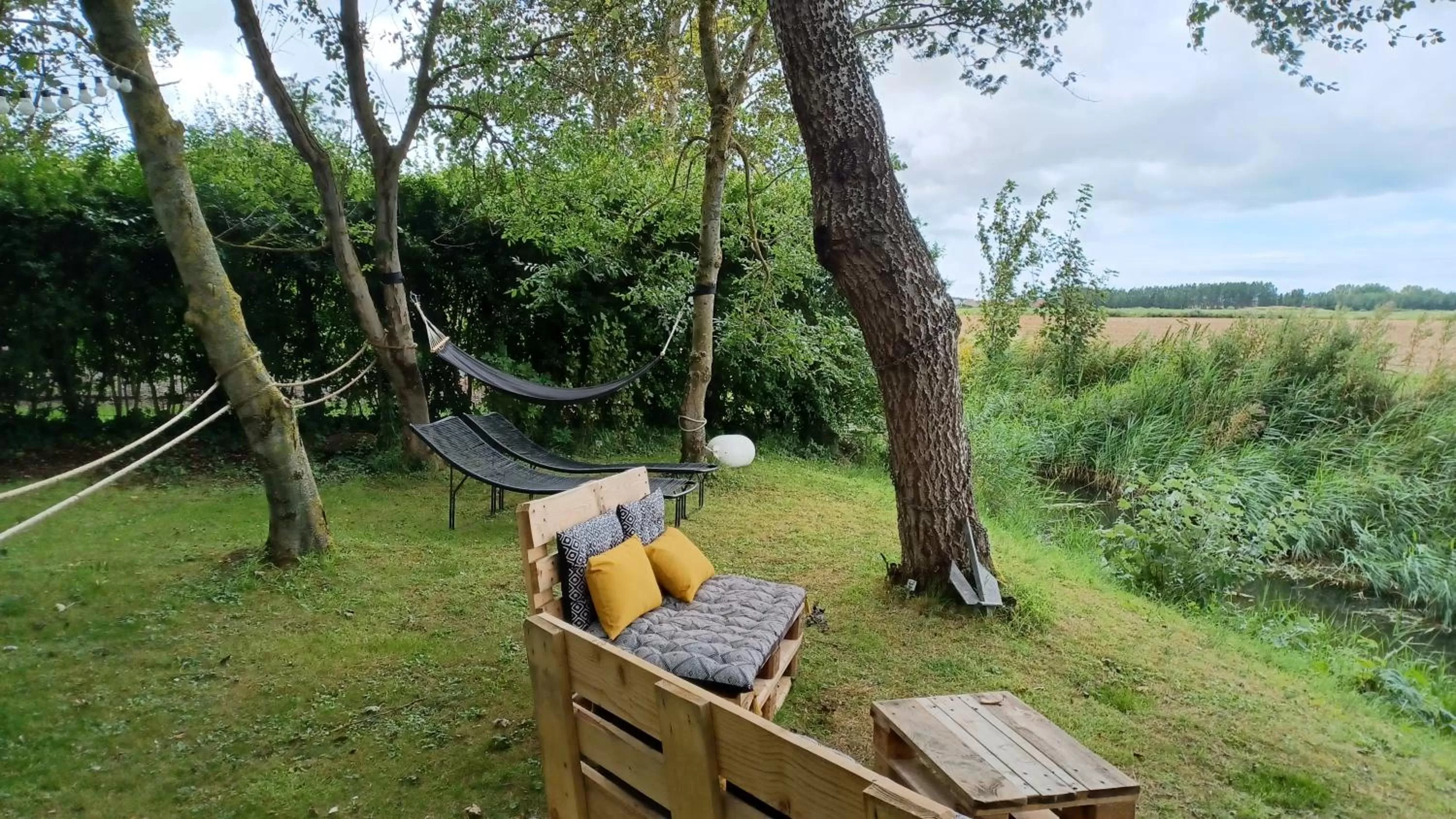 Balcony/Terrace, Garden in La Carte Postale