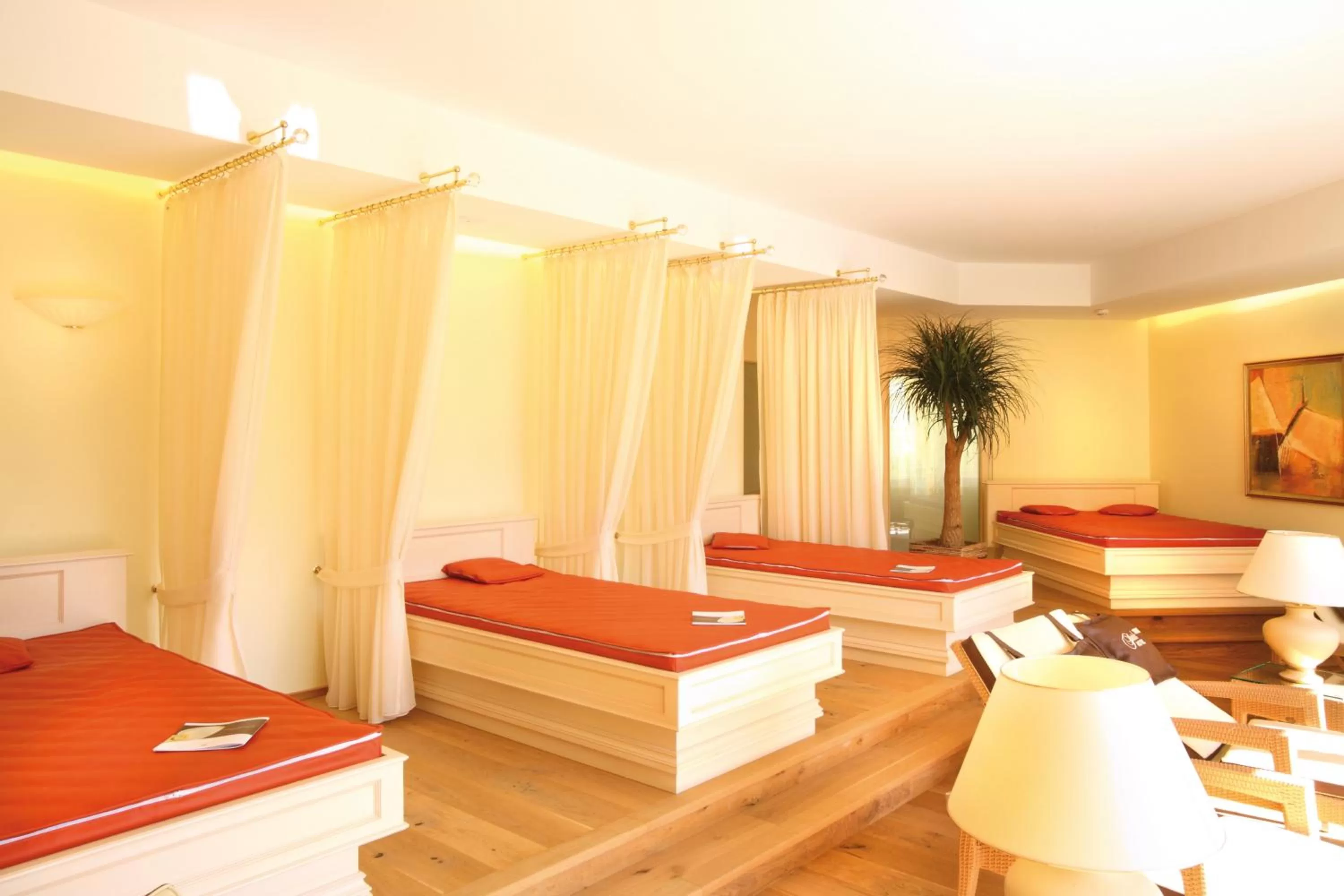 Spa and wellness centre/facilities, Bed in Parkhotel
