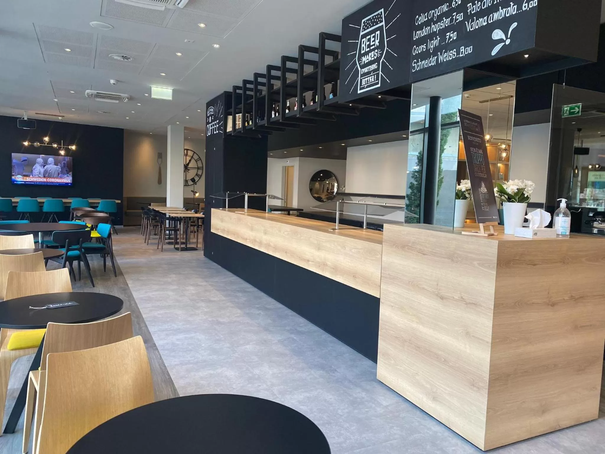 Lounge or bar in ibis budget Lugano Paradiso