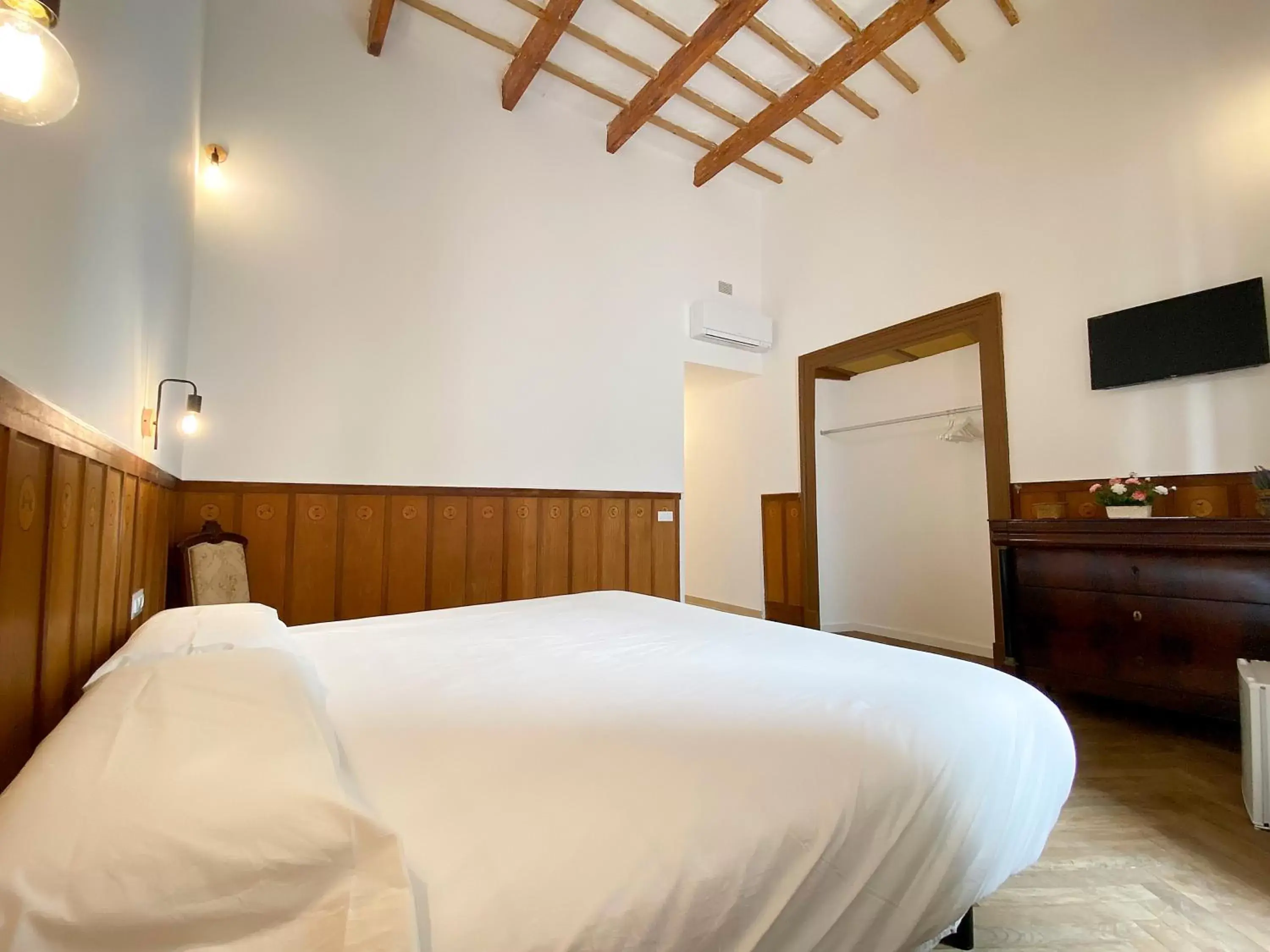 Superior Queen Room in Hotel Nou Sant Antoni Superior Queen Room in Hotel Nou Sant Antoni