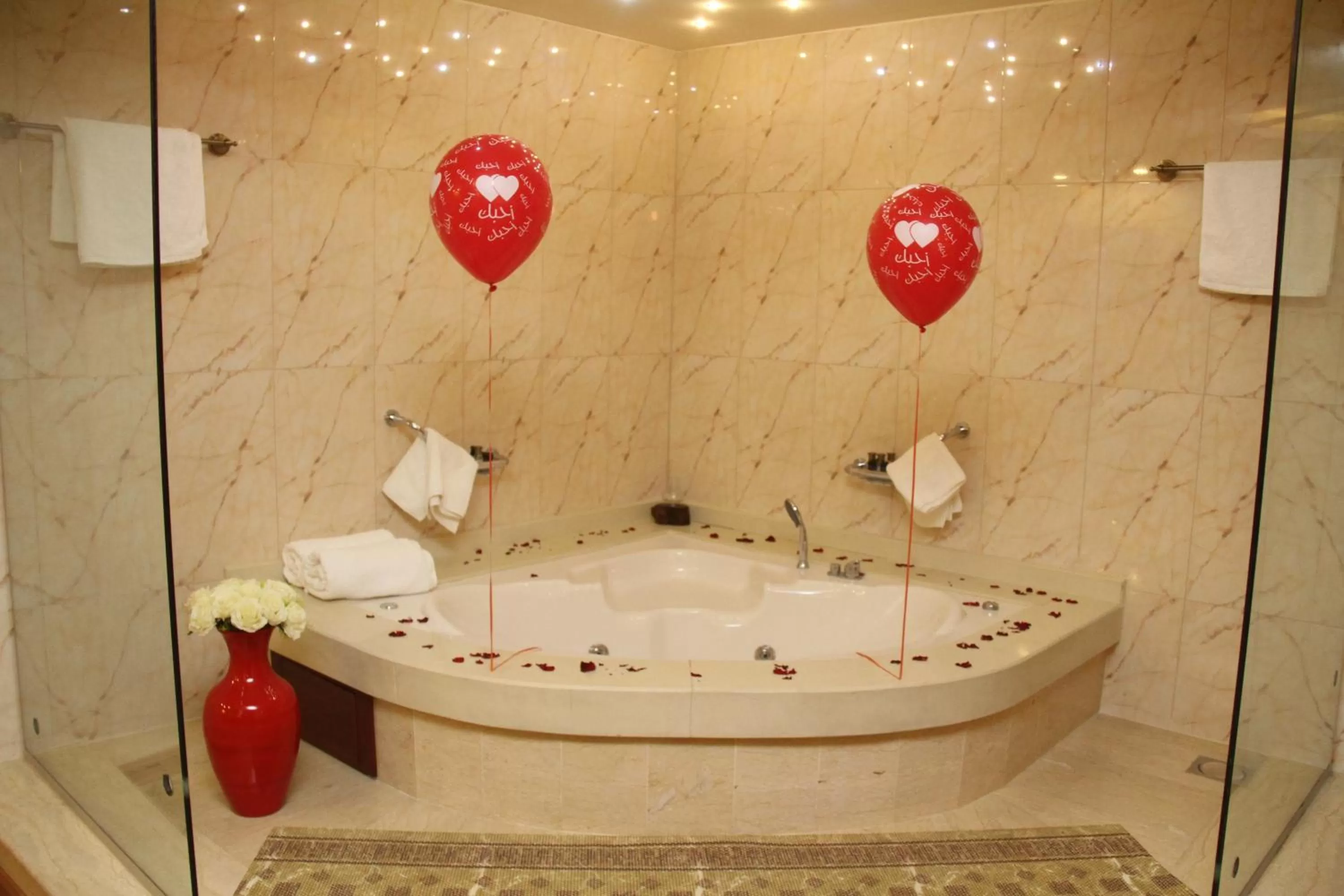 Hot Tub, Bathroom in Saleem Afandi Hotel