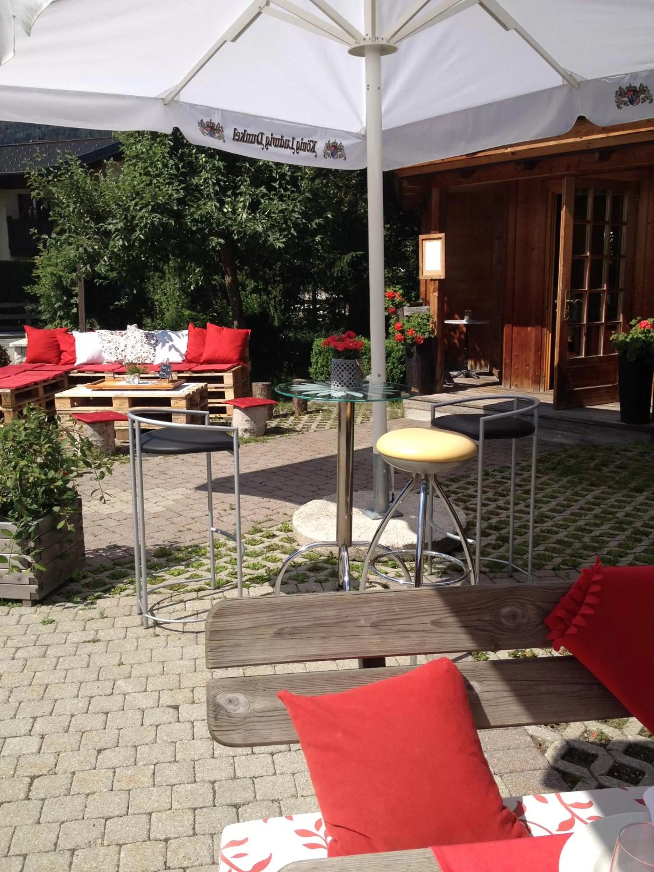 Patio in Scheffer's Hotel