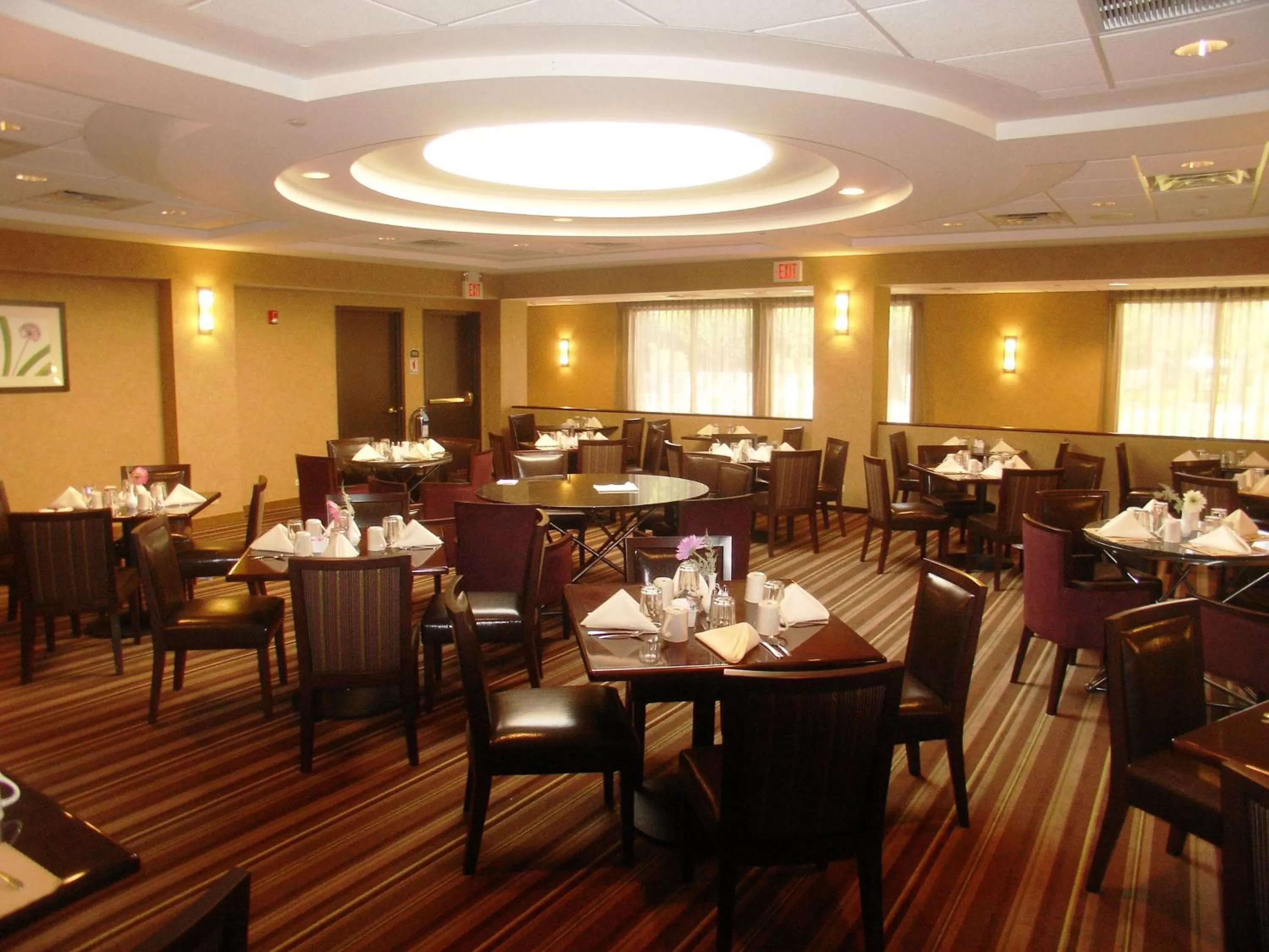 Restaurant/places to eat in Armoni Inn & Suites