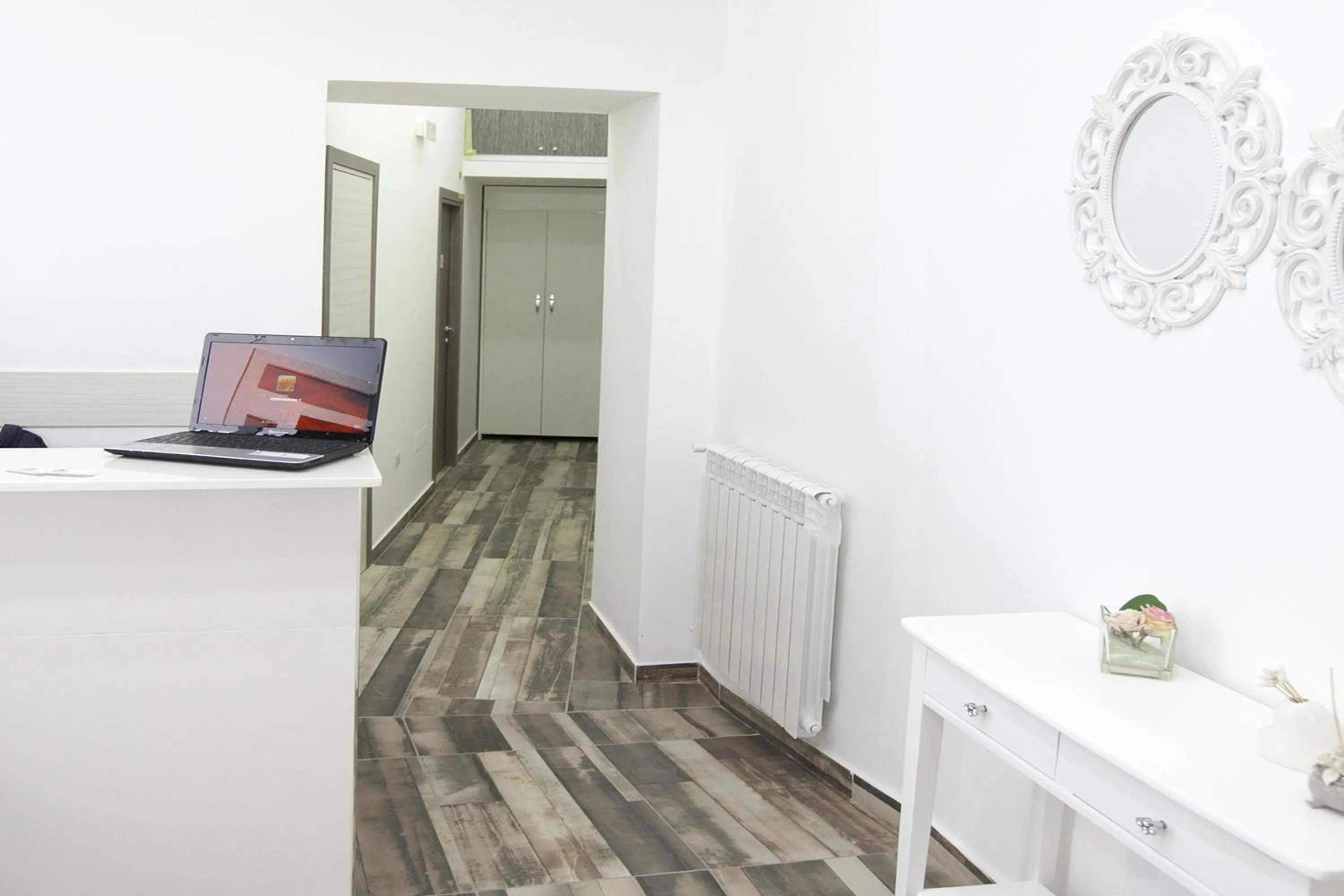 Photo of the whole room in Napoli Garibaldi Square