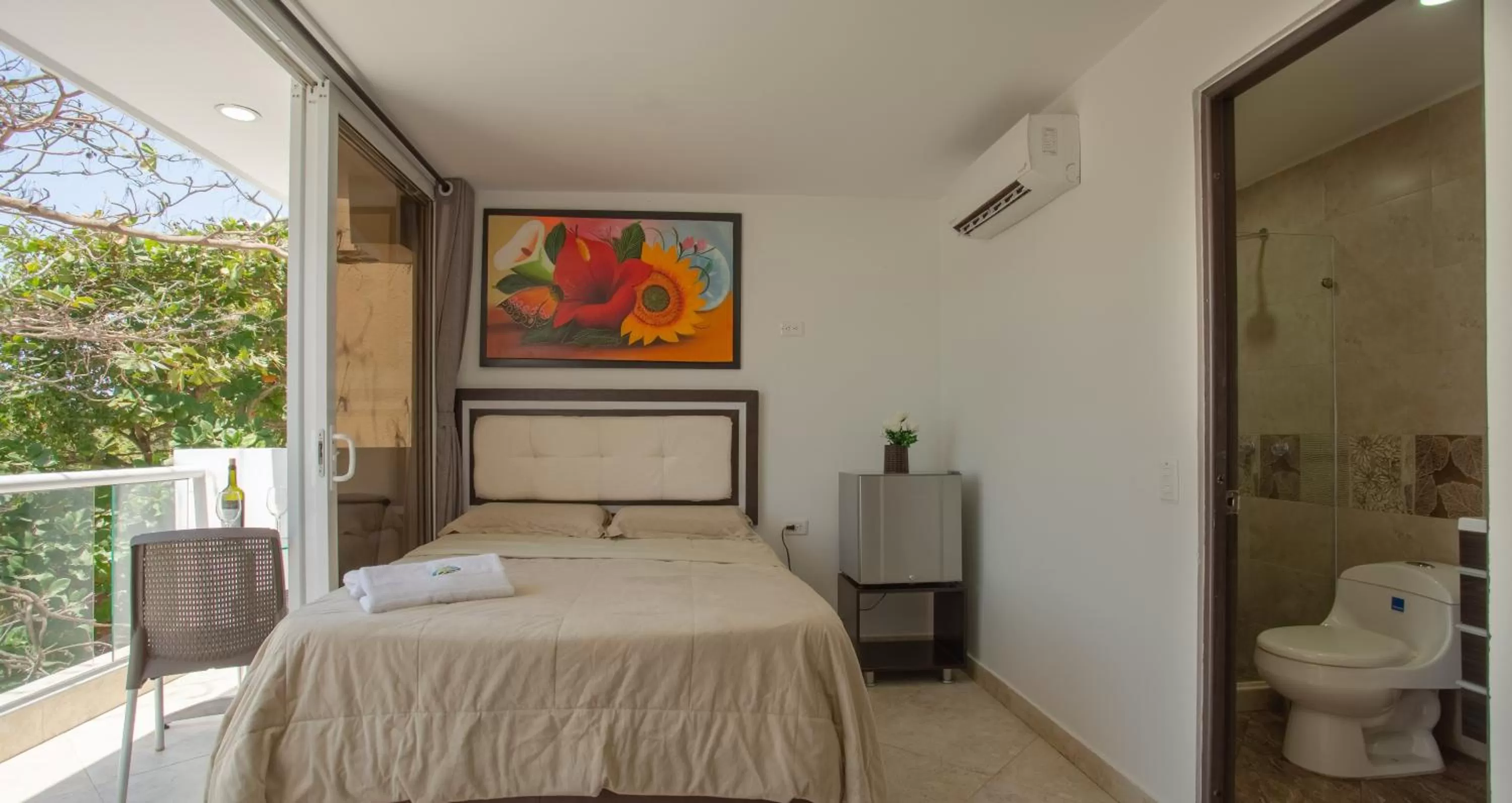 Photo of the whole room, Bed in Hollywood Beach Suite