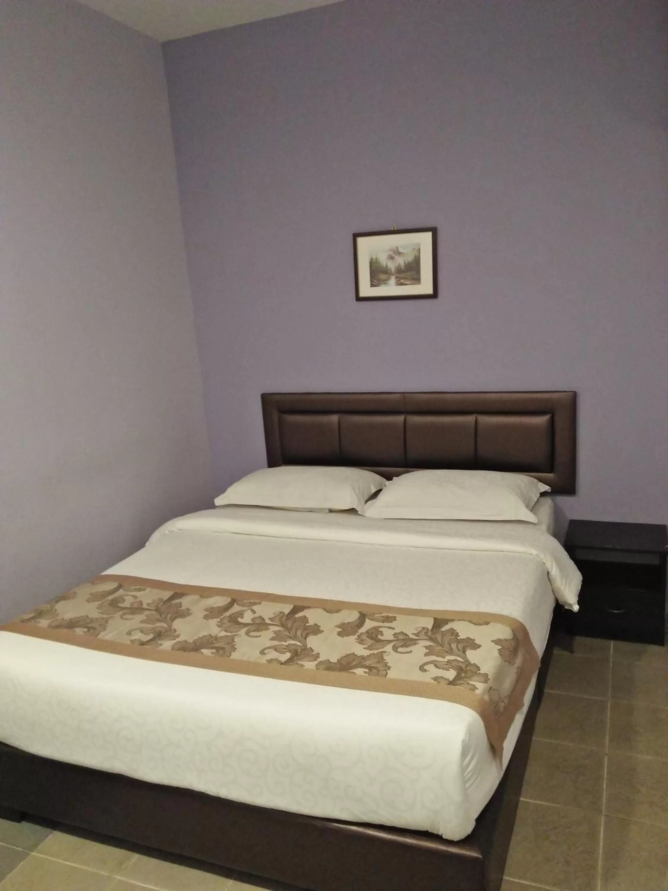 Bed in TIONG HUA HOTEL