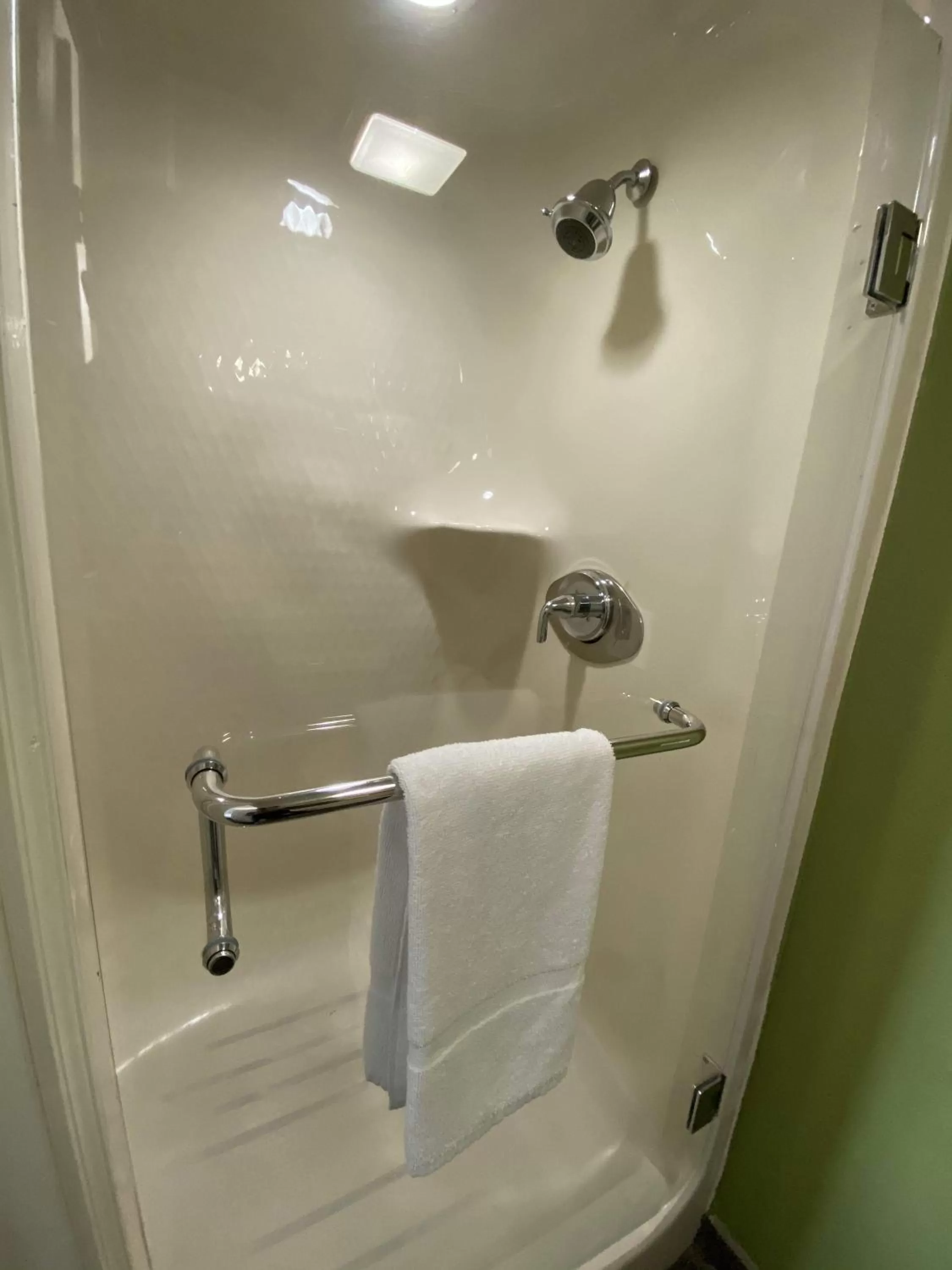 Shower in Sleep Inn Atlanta Airport