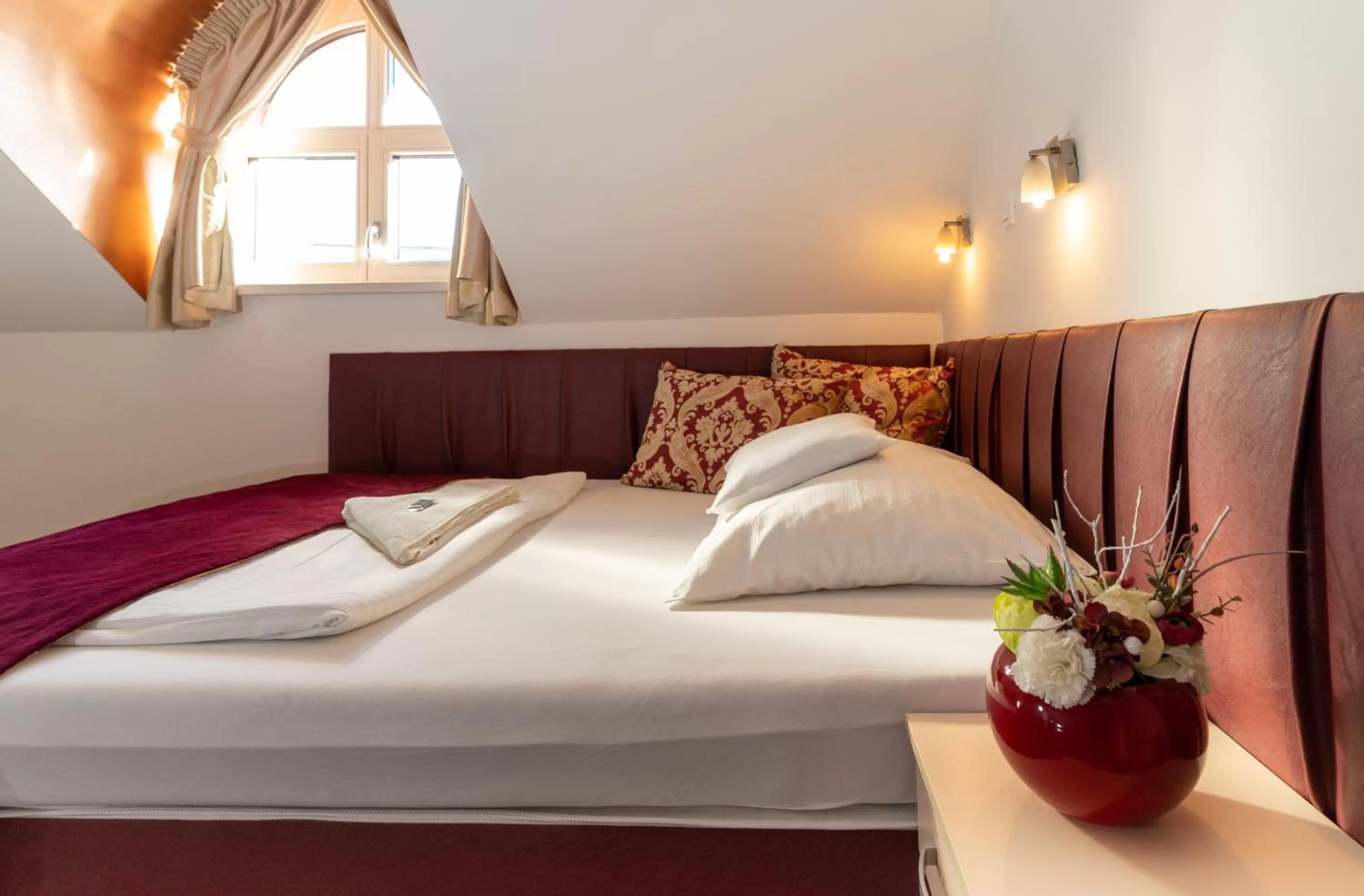 Photo of the whole room, Bed in Teátrum Boutique Hotel