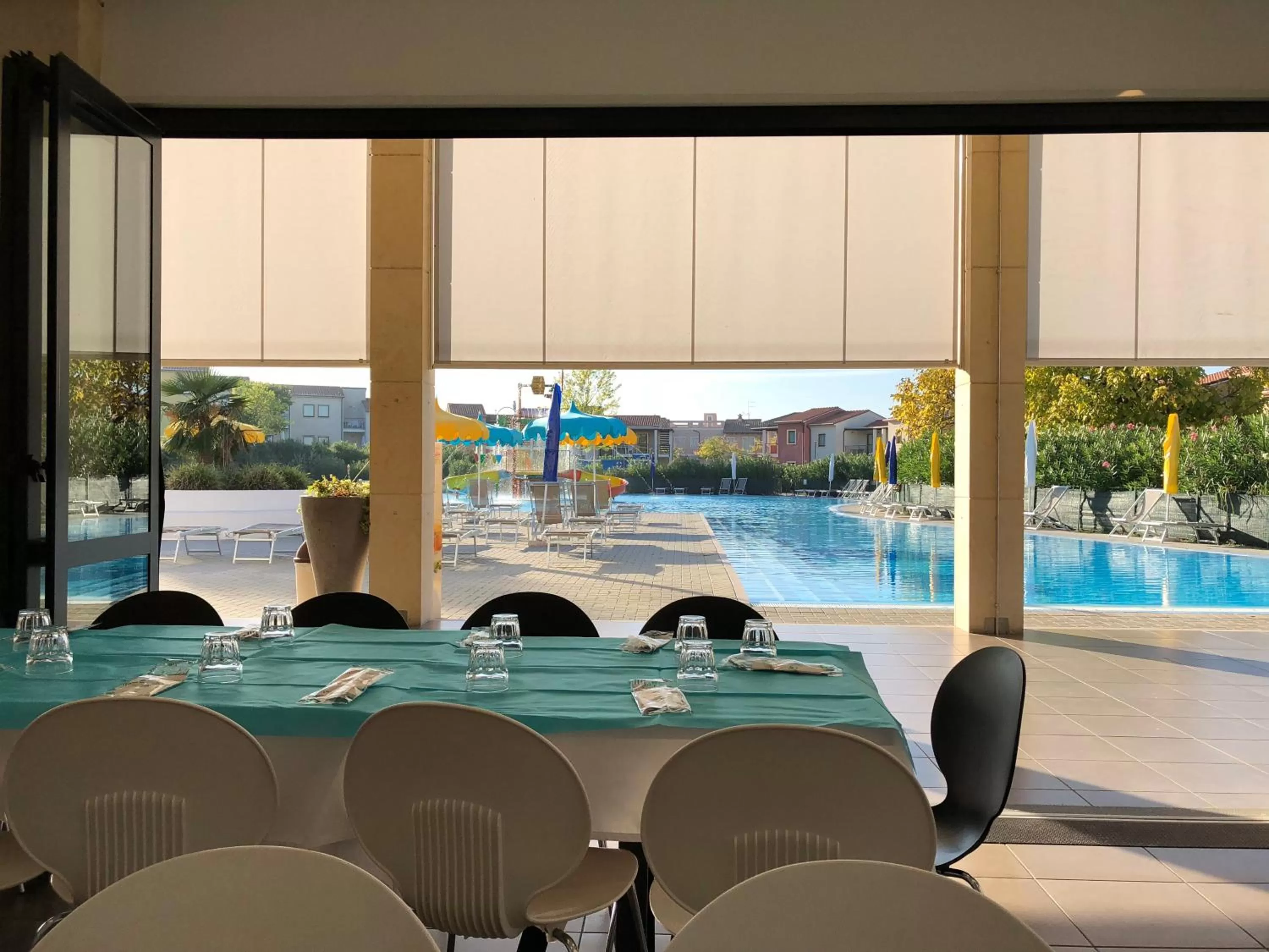 Restaurant/places to eat in Belvedere Village