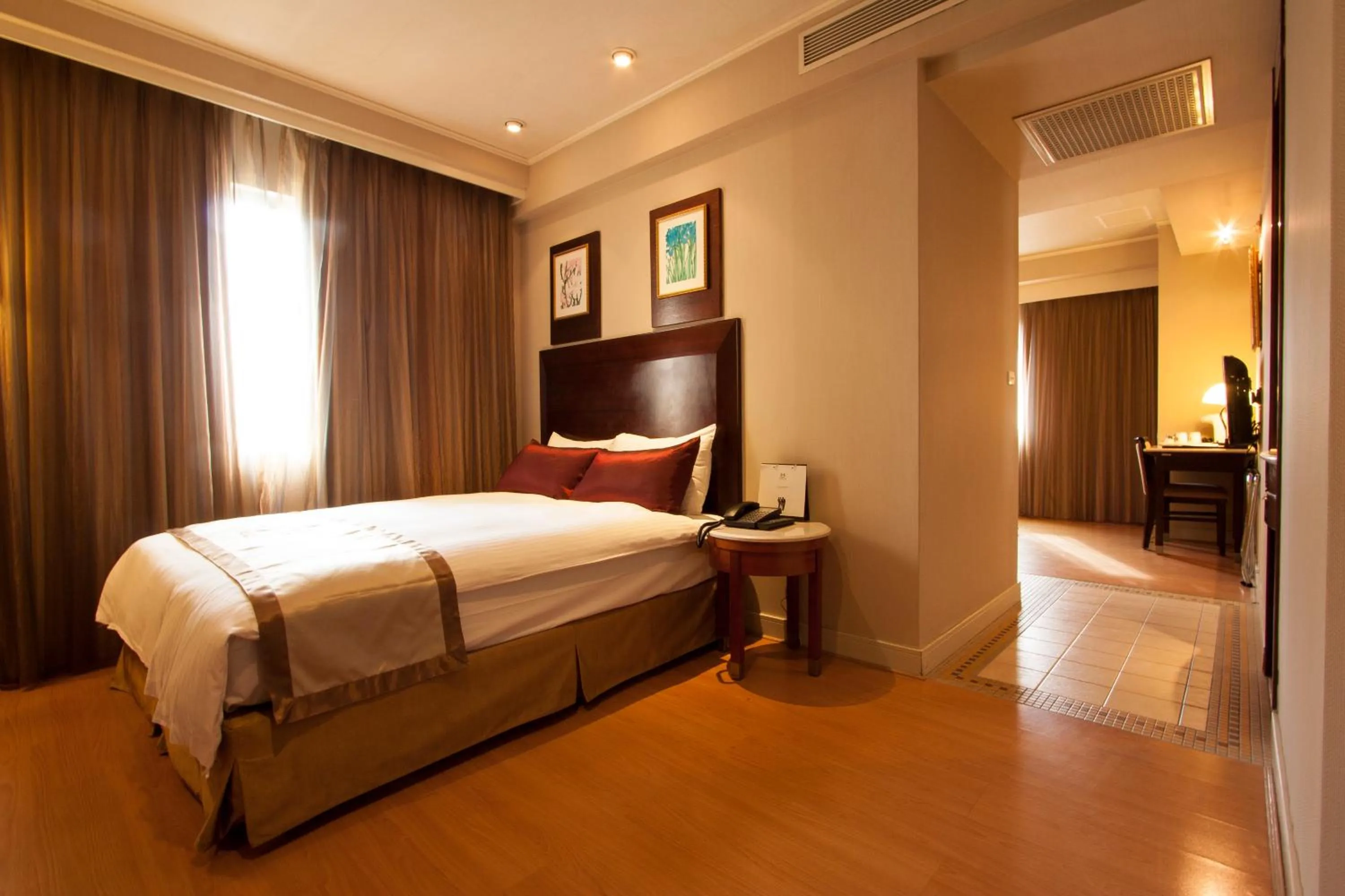 Bed in Hualien Charming City Hotel