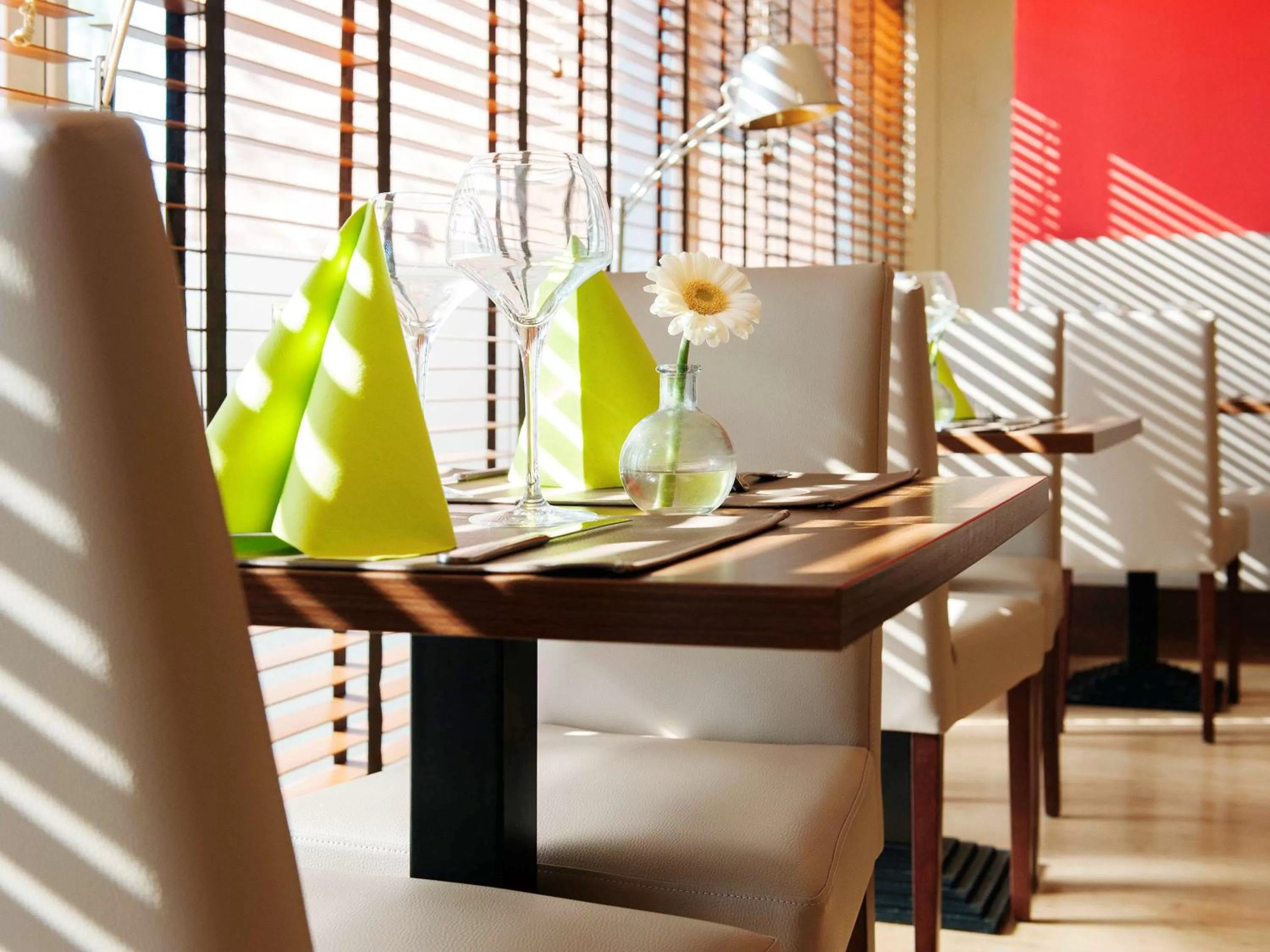 Restaurant/places to eat in ibis Styles Louvain-la-Neuve Hotel and Events