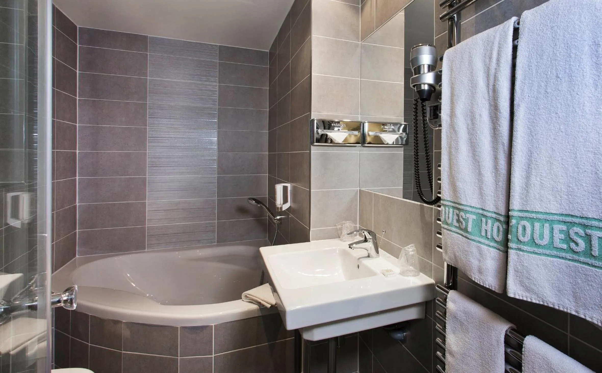 Bathroom in L'Ouest Hotel