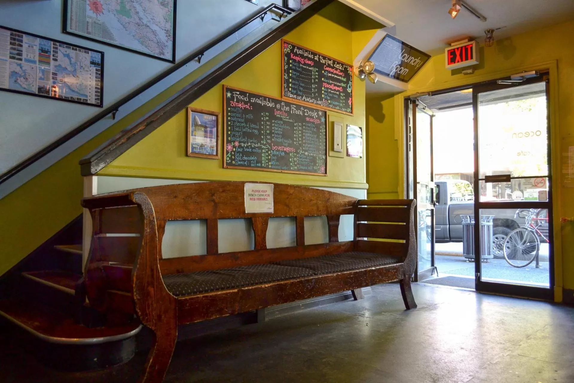 Lobby or reception in Ocean Island Inn | Backpackers | Suites