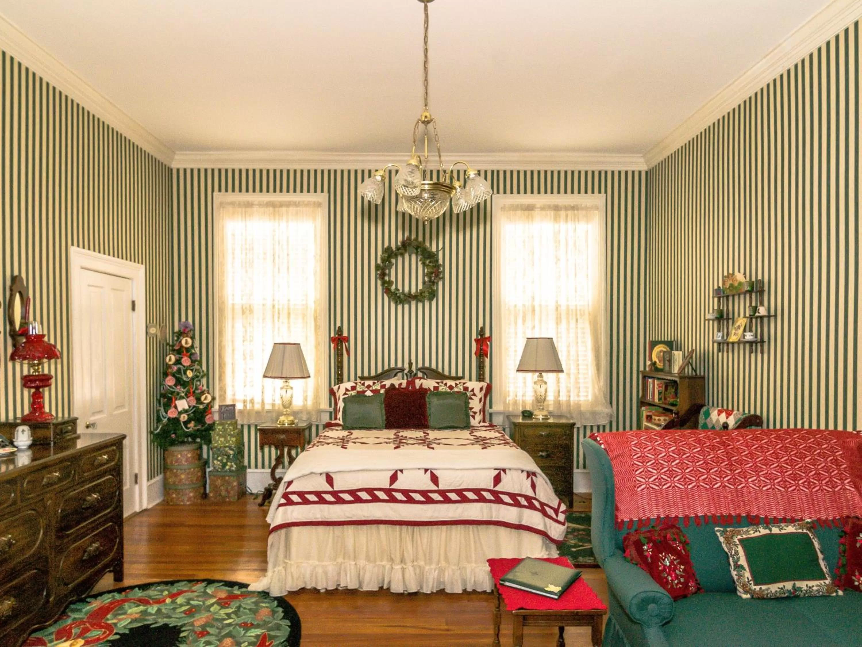 Bedroom, Bed in Holly House of Hamilton