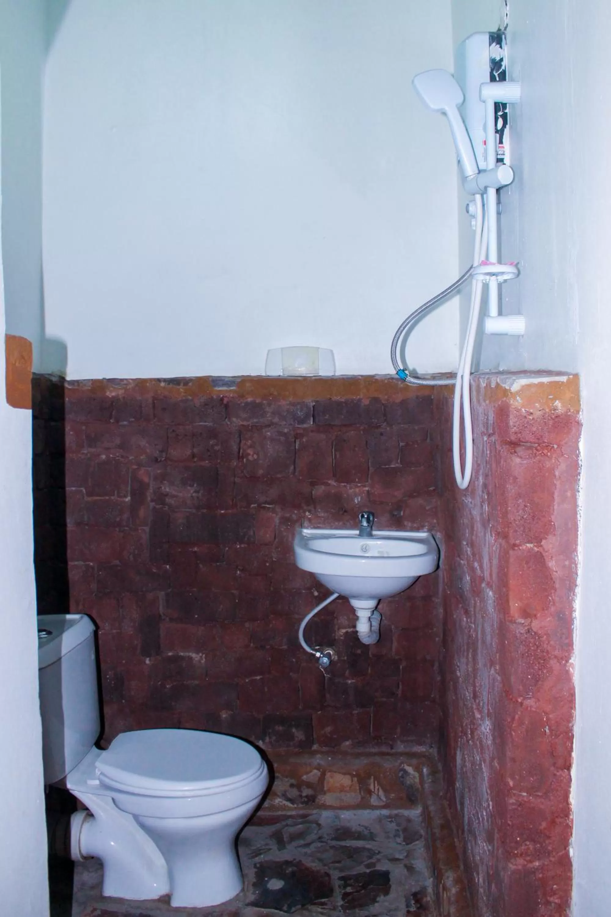 Shower in Santaviva Hotel