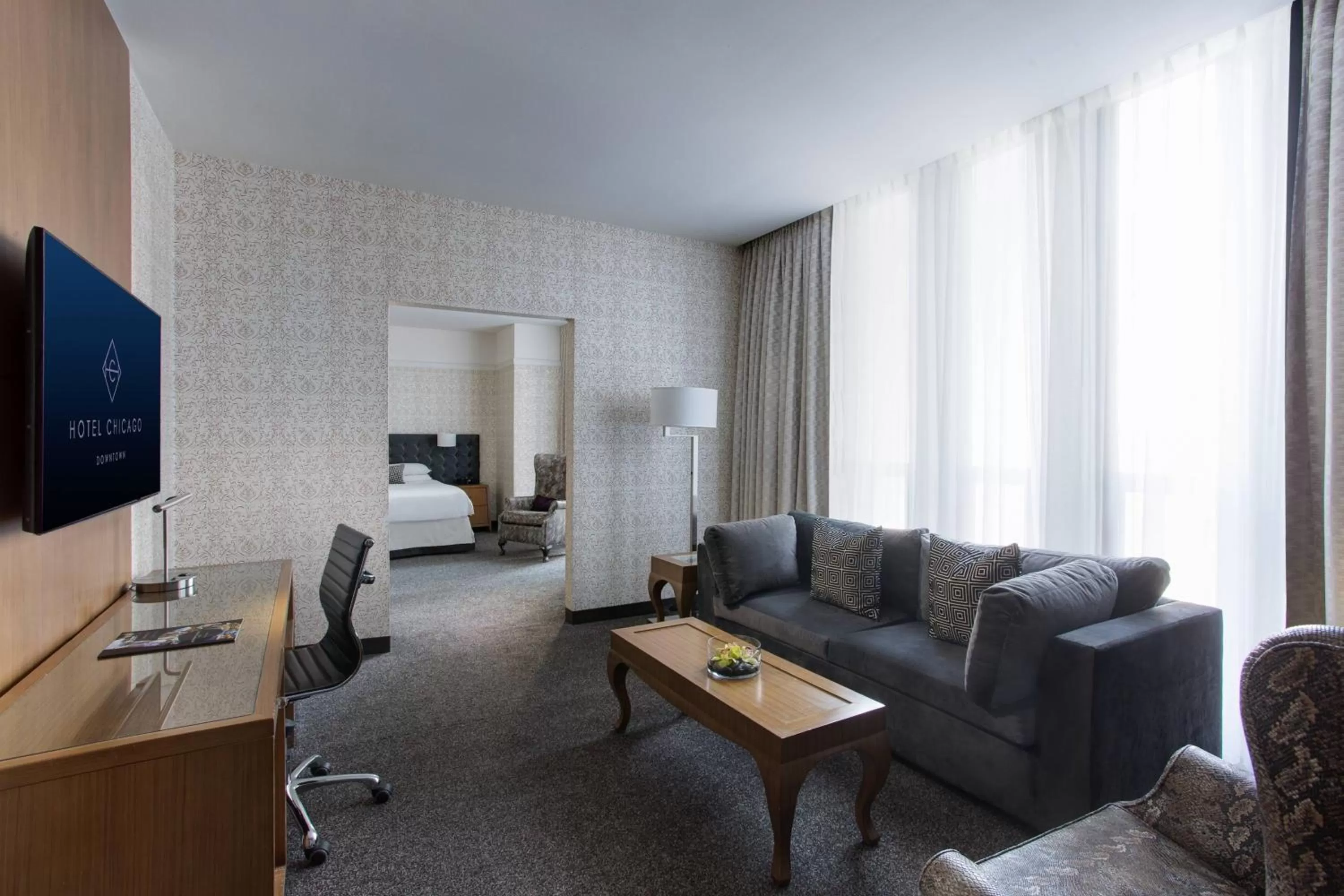 Living room in Hotel Chicago Downtown, Autograph Collection