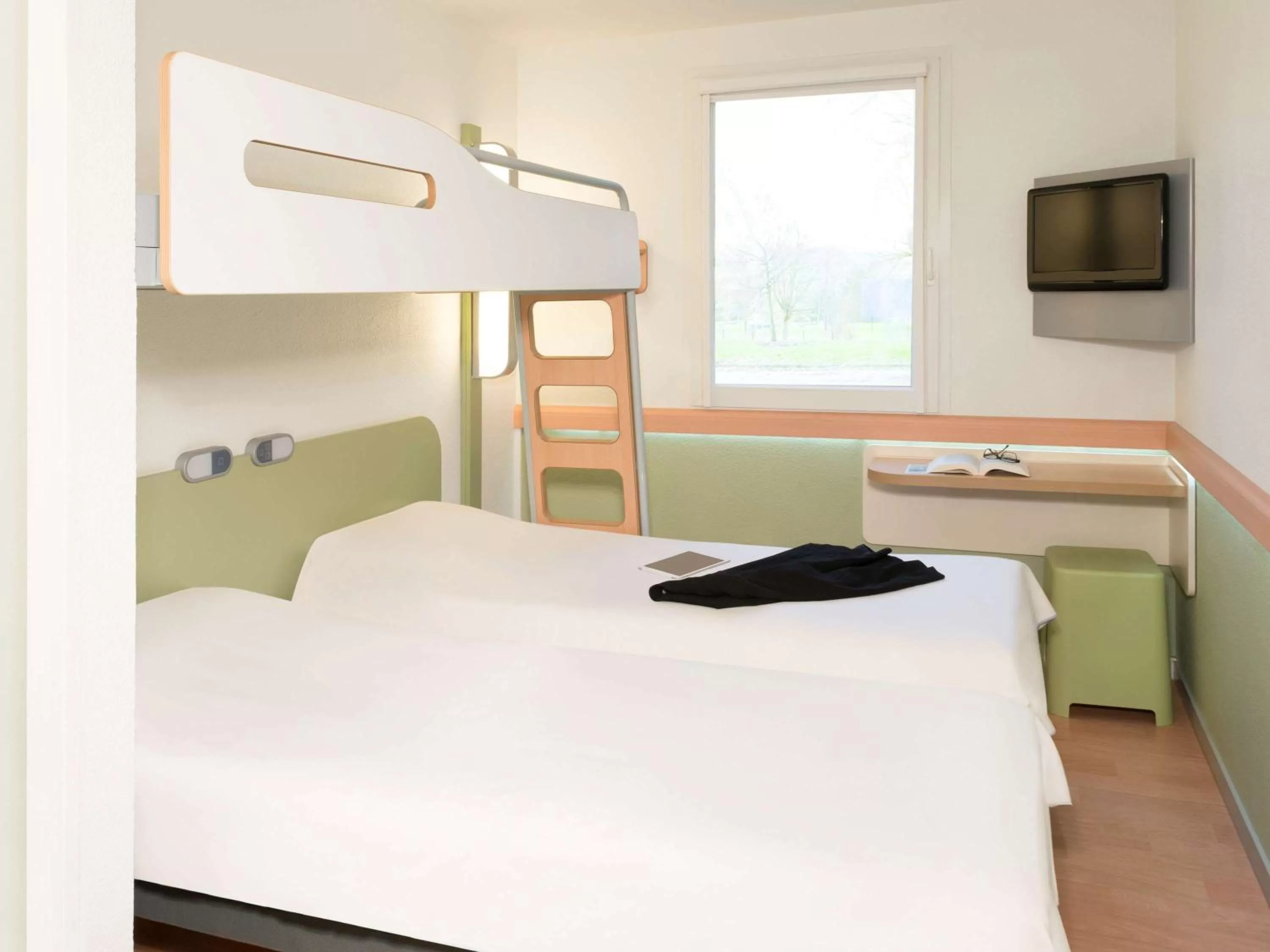 Photo of the whole room, Bed in Ibis Budget Montelimar
