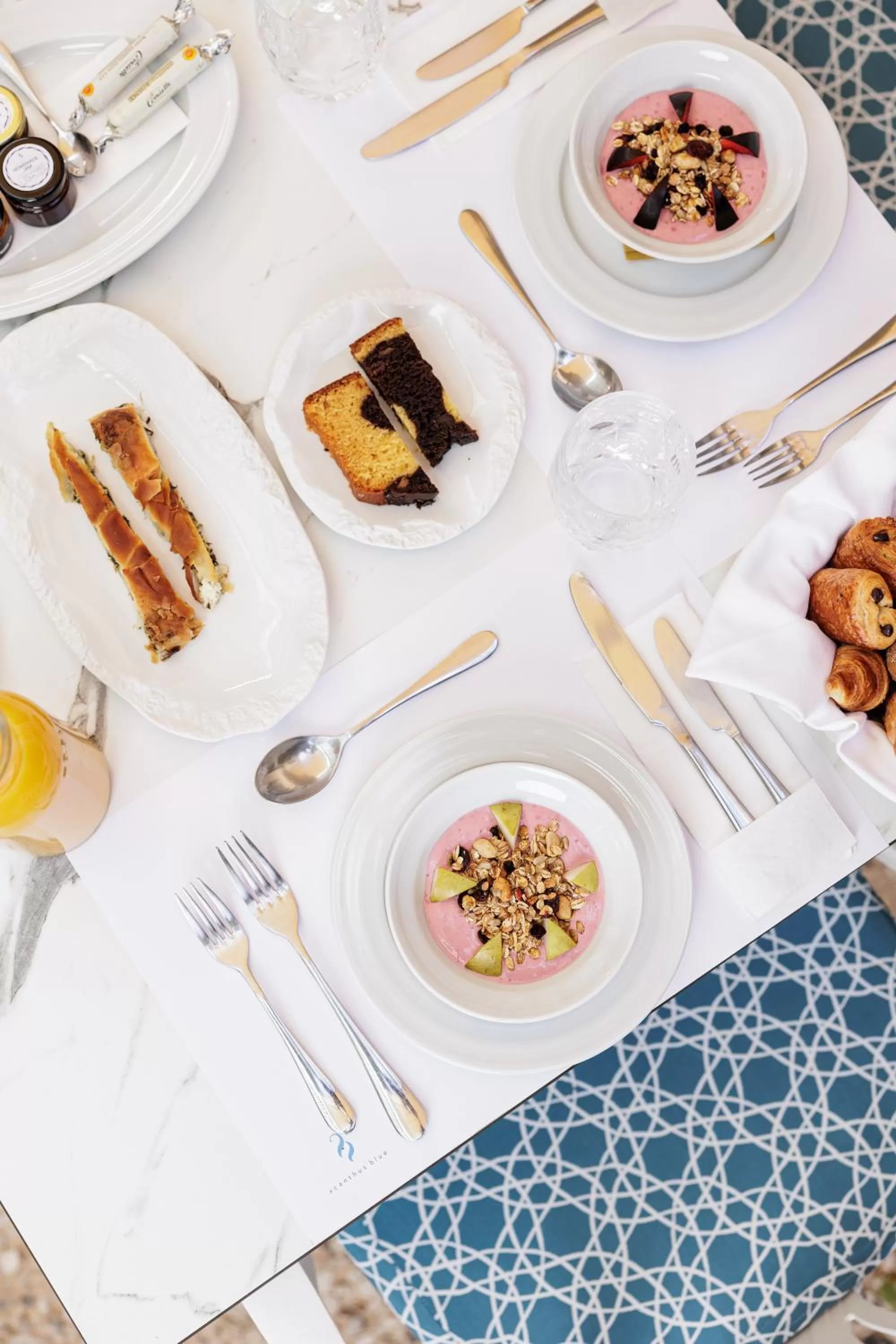 Breakfast in Acanthus blue