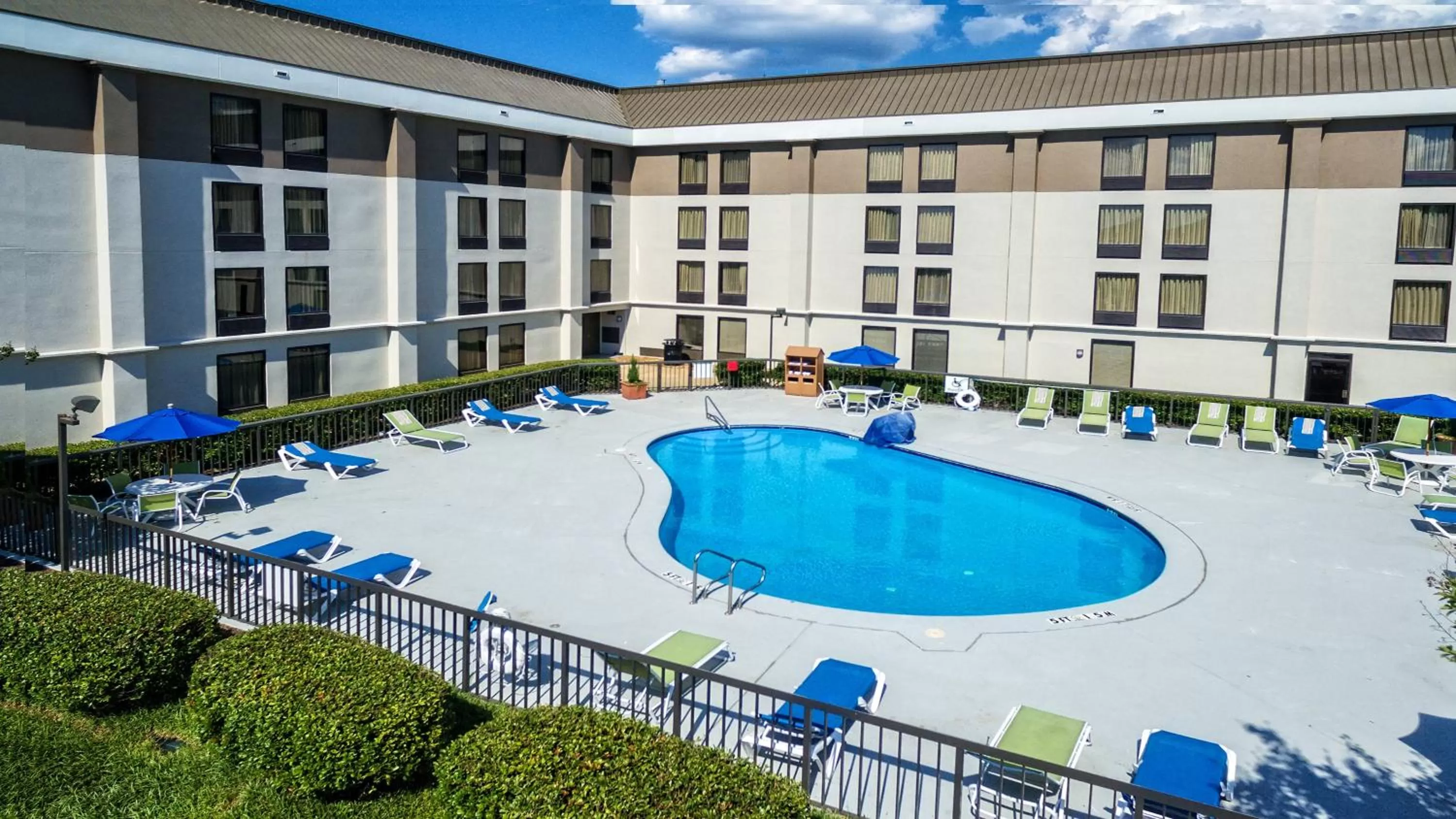 Swimming pool in Holiday Inn Express Memphis Medical Center - Midtown by IHG