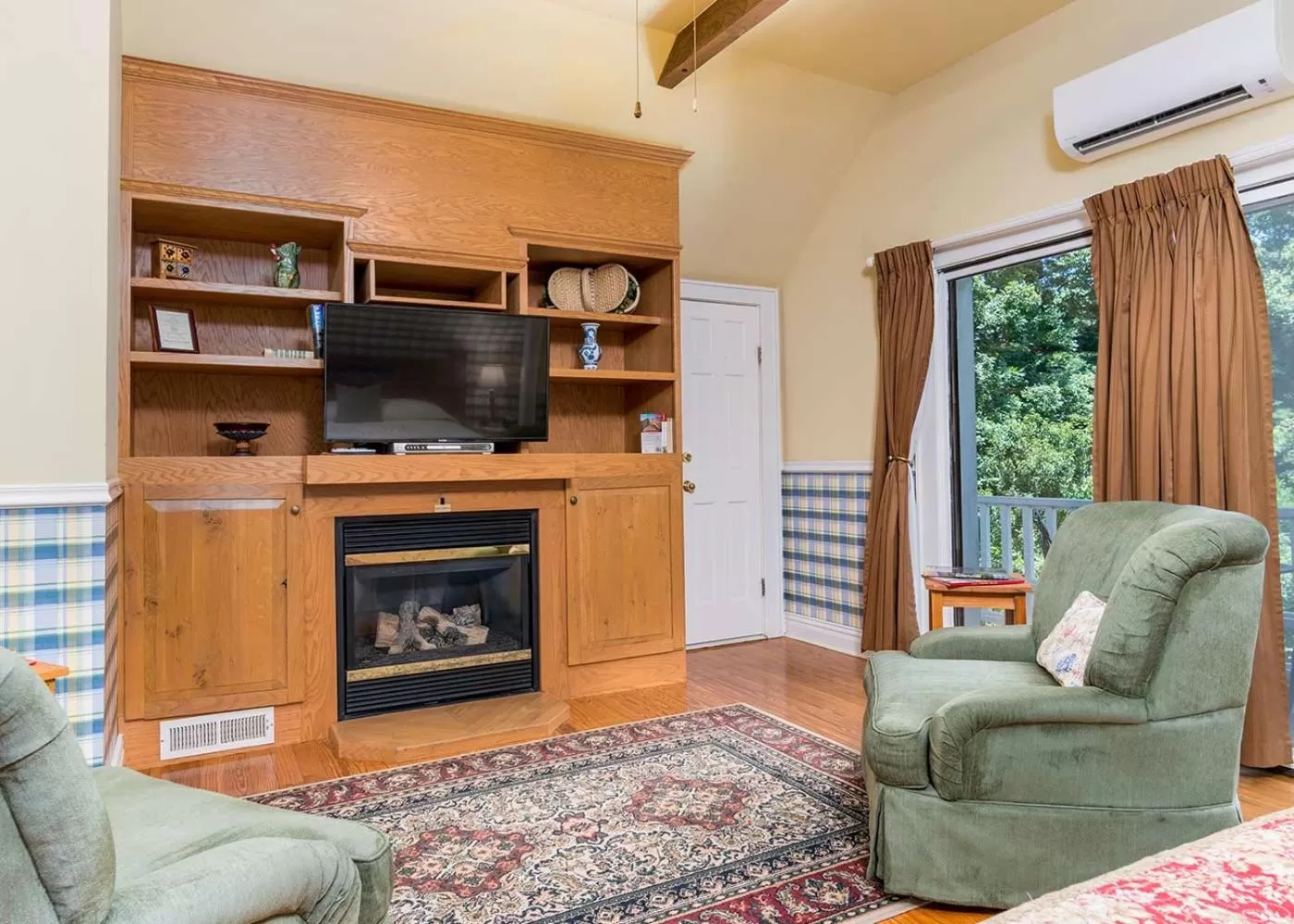 Seating area in Highland Lake Inn & Resort - Flat Rock