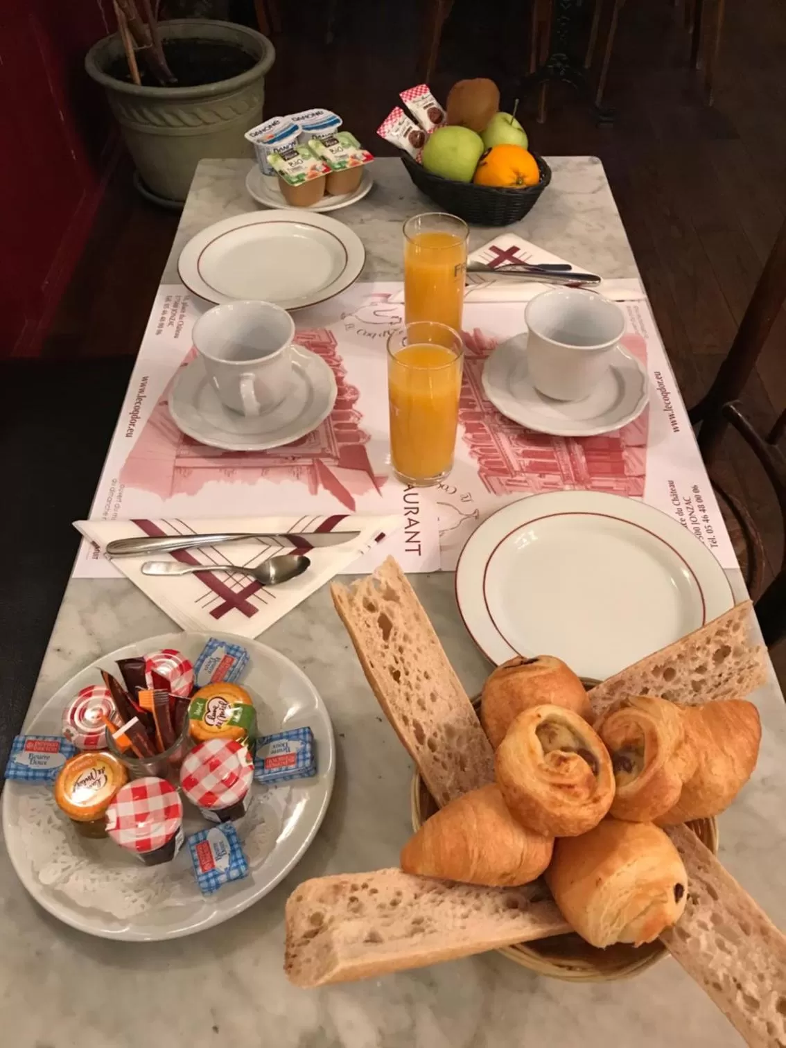 Continental breakfast, Breakfast in Hostellerie du Coq d'Or