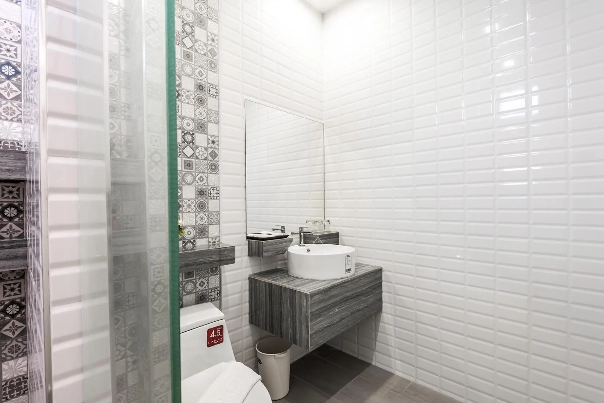 Bathroom in AU Place Hotel