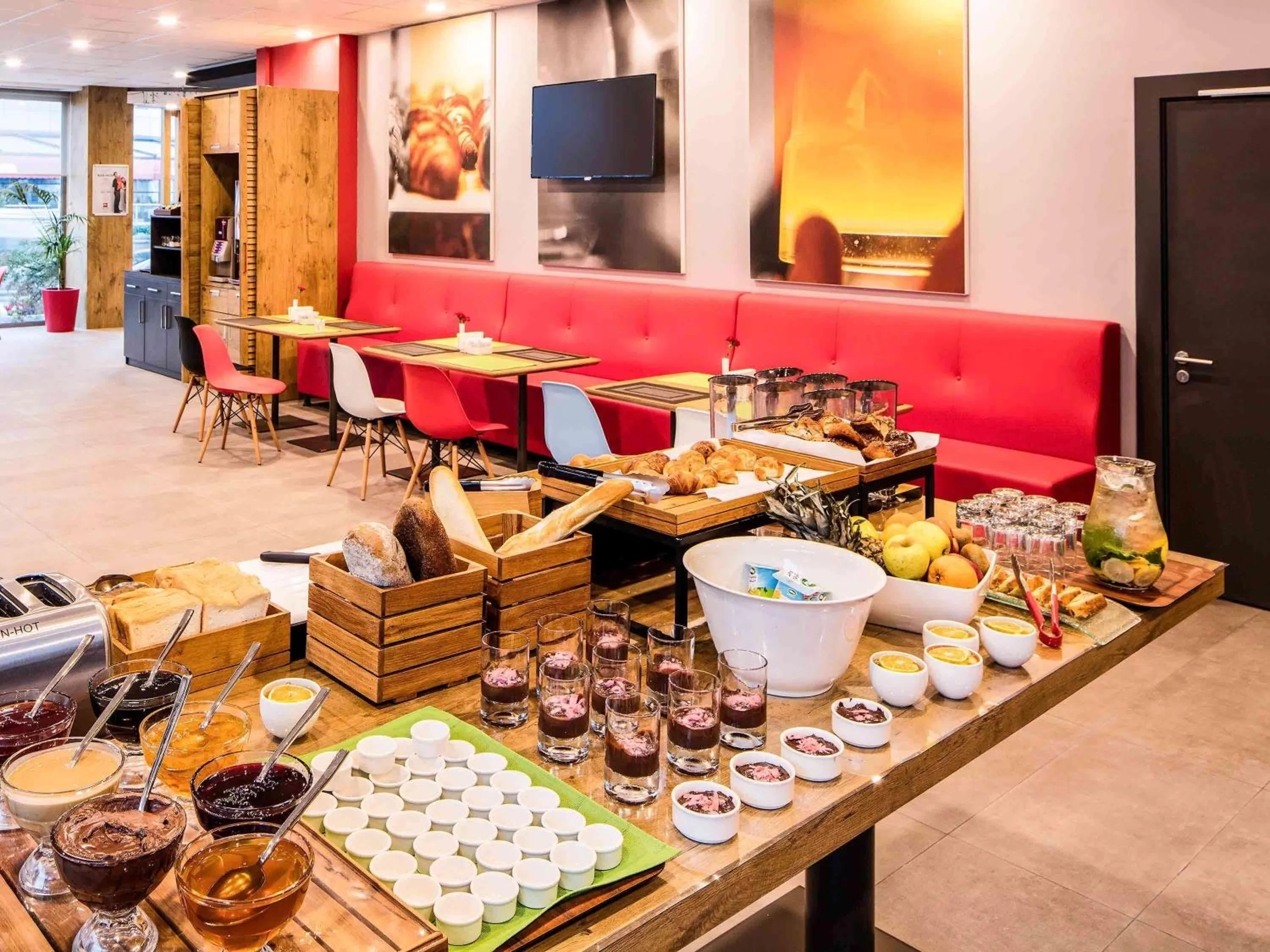 Restaurant/places to eat in Ibis Istanbul West