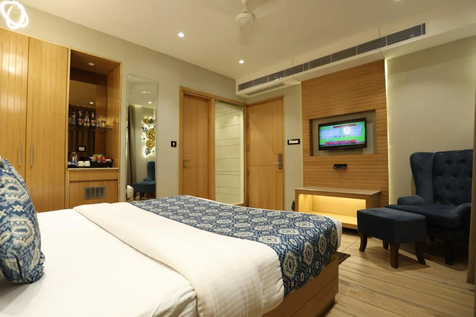 Bed in JRD Luxury-Business Hotel