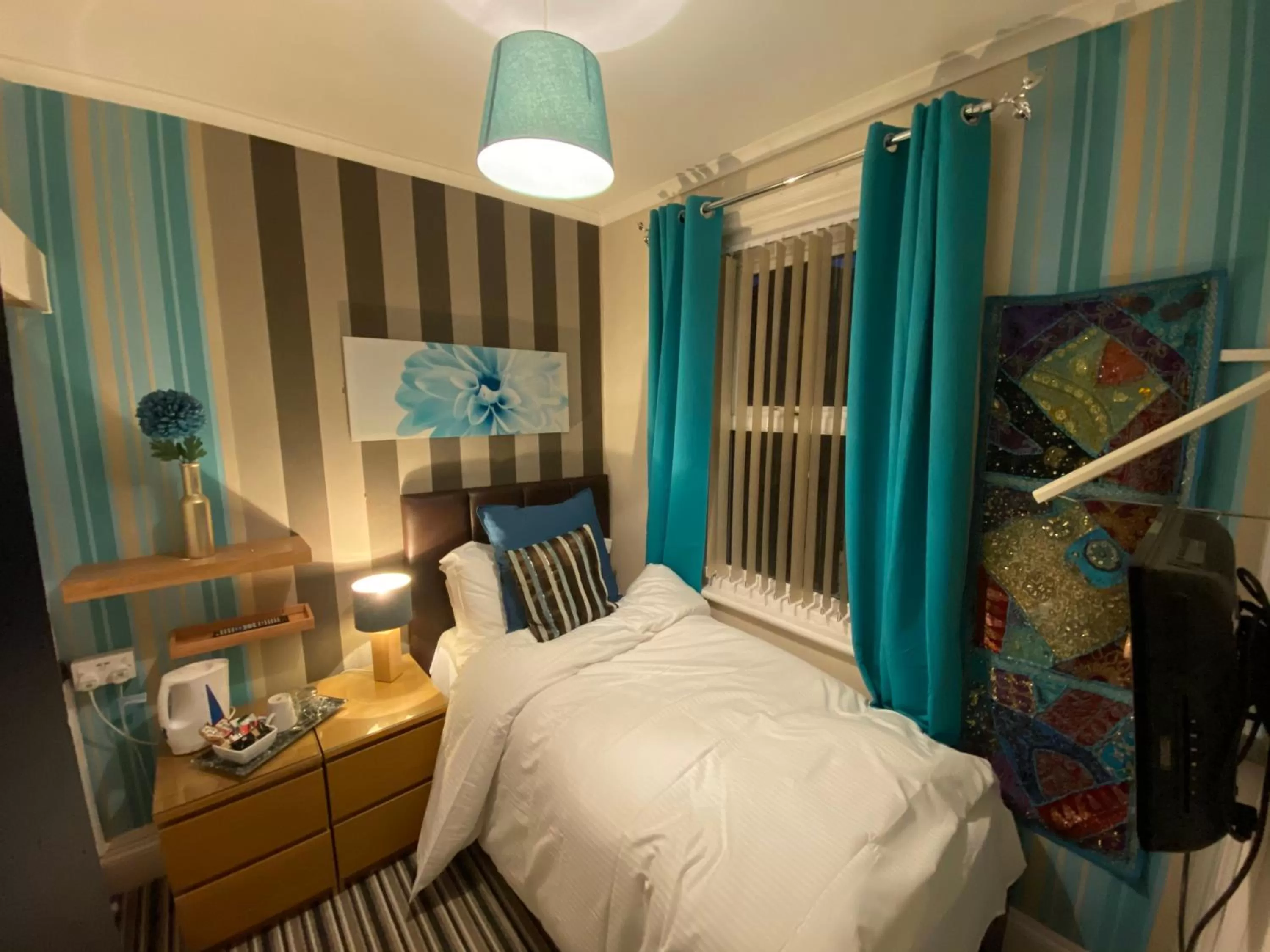 Bed in Delovely Hotel