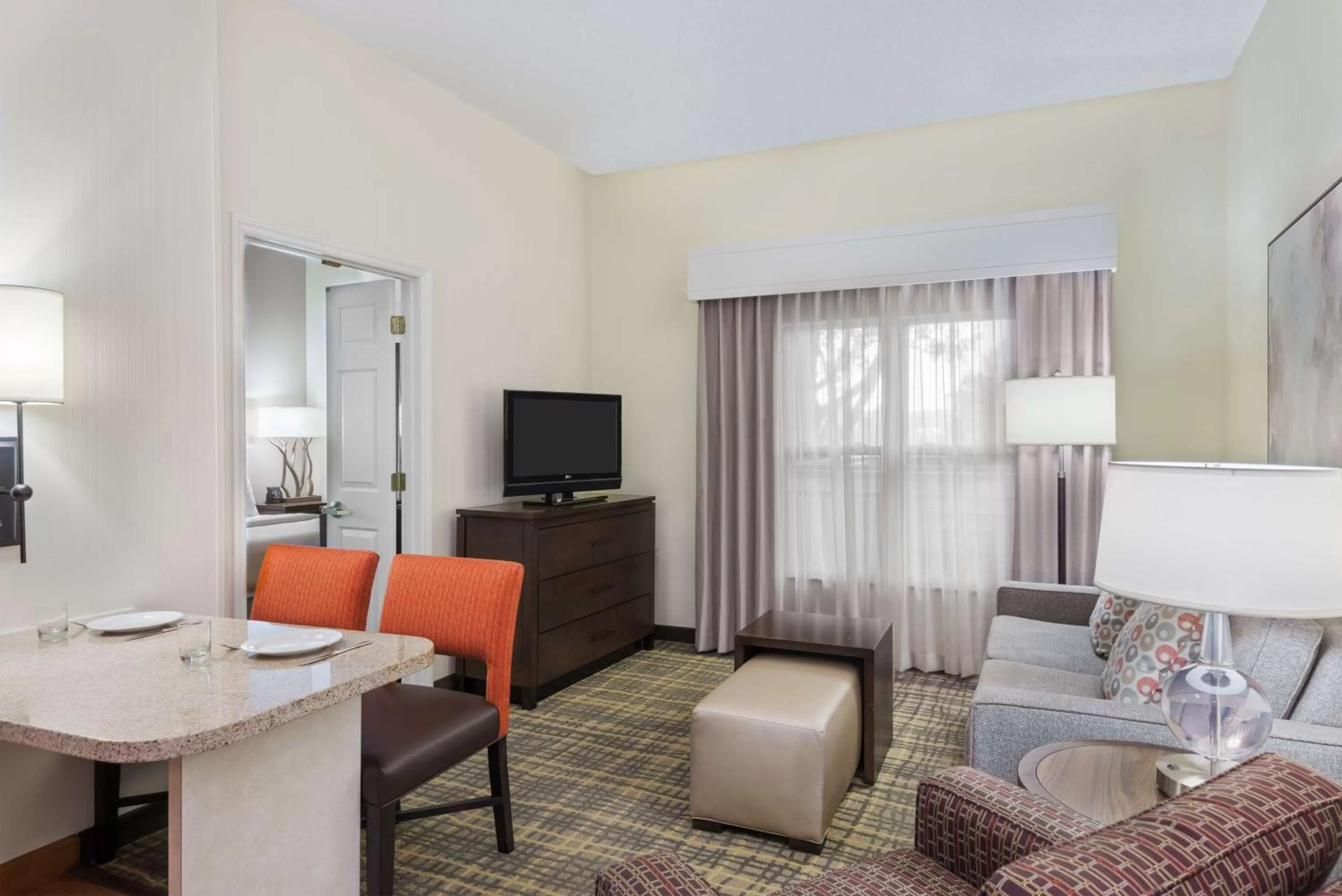 Living room in Homewood Suites by Hilton Raleigh/Crabtree Valley