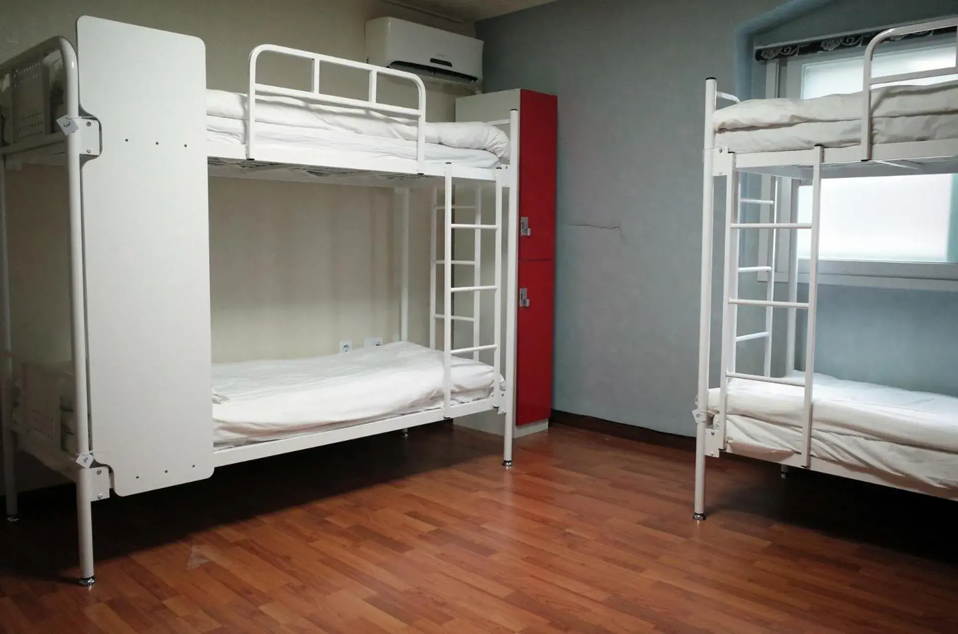 Bed in 6-Bed Female Dormitory Room in YaKorea Hostel Gangnam Bed in 6-Bed Female Dormitory Room in YaKorea Hostel Gangnam