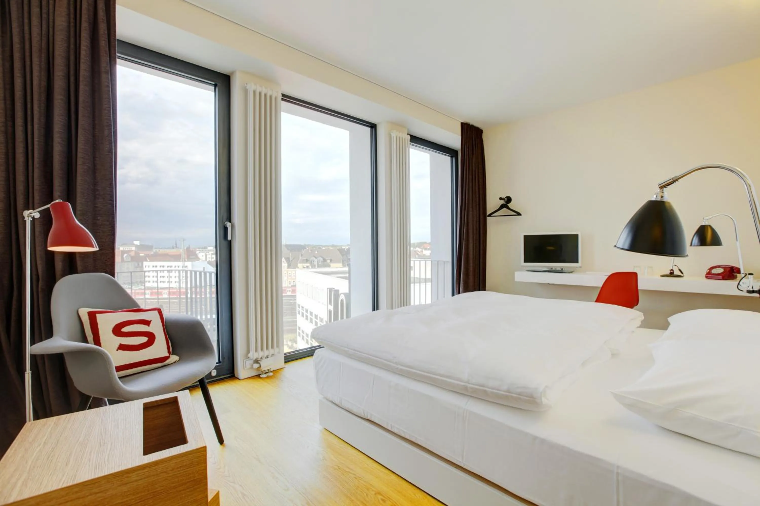 Photo of the whole room, Bed in Smartcity Designhotel