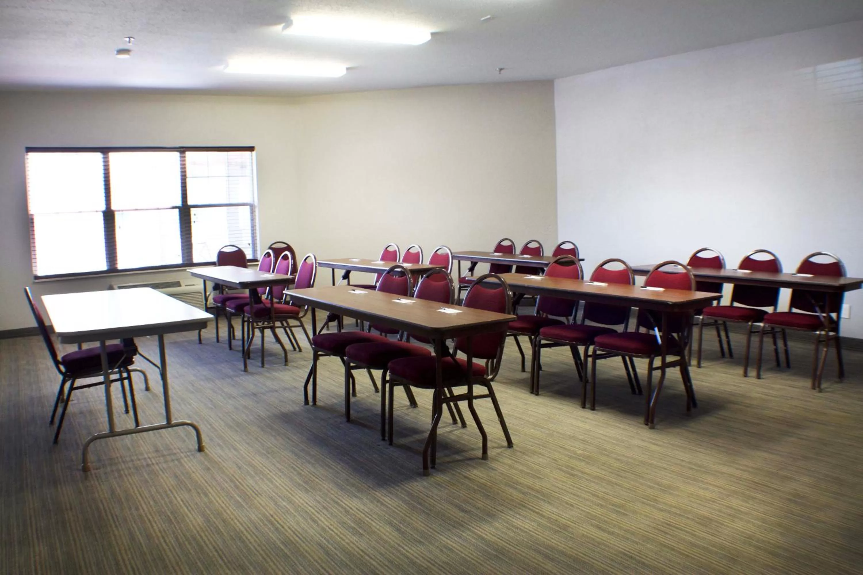 Meeting/conference room in Country Inn & Suites by Radisson, Appleton Airport - Fox River Mall Area