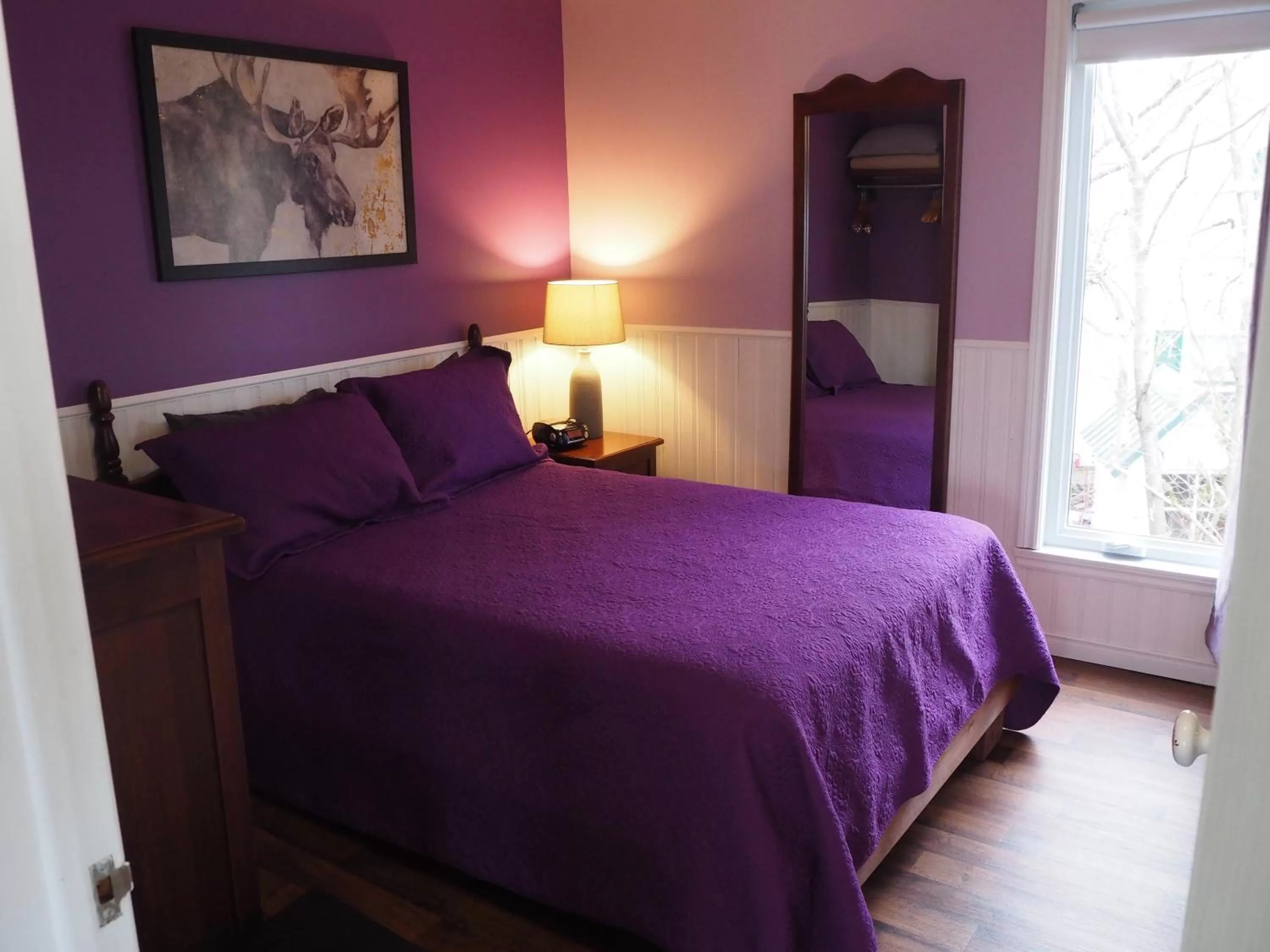 Photo of the whole room, Bed in Auberge Fleurs de Lune