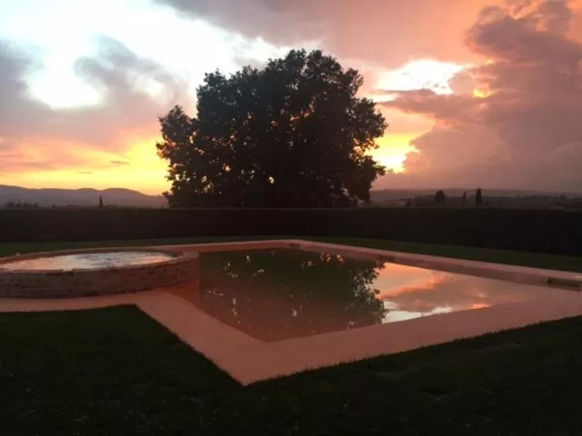 Swimming Pool in Relais Montemaggiore