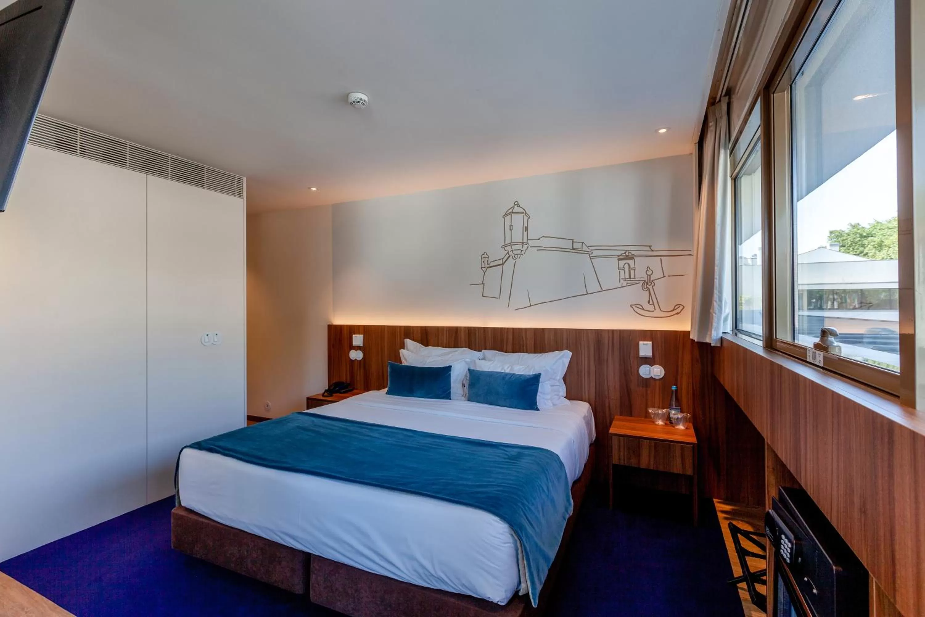 Photo of the whole room, Bed in Sea Porto Hotel