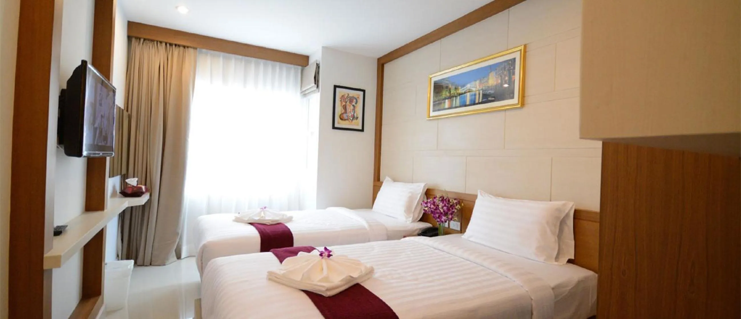 Bed in The Patong Center Hotel