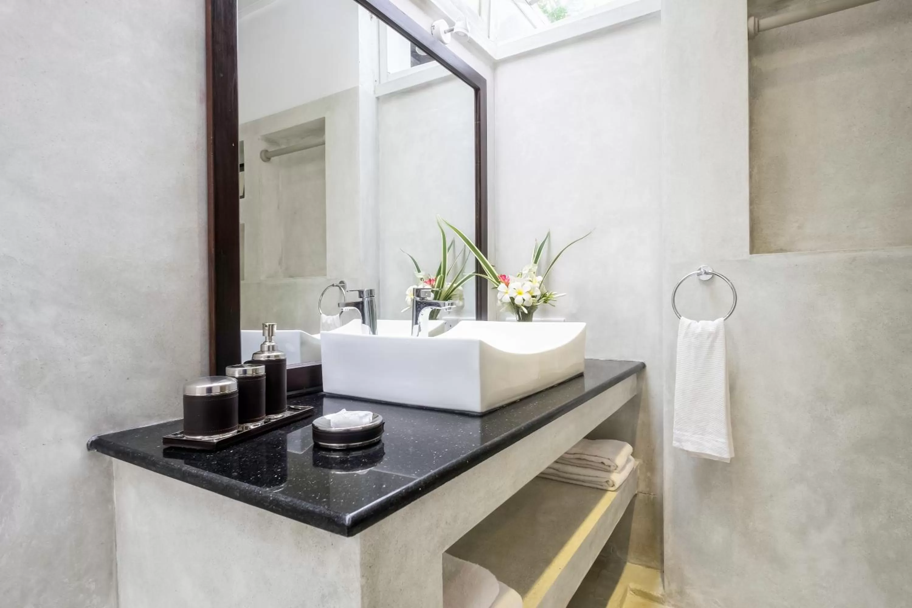 Bathroom in Satin Doll