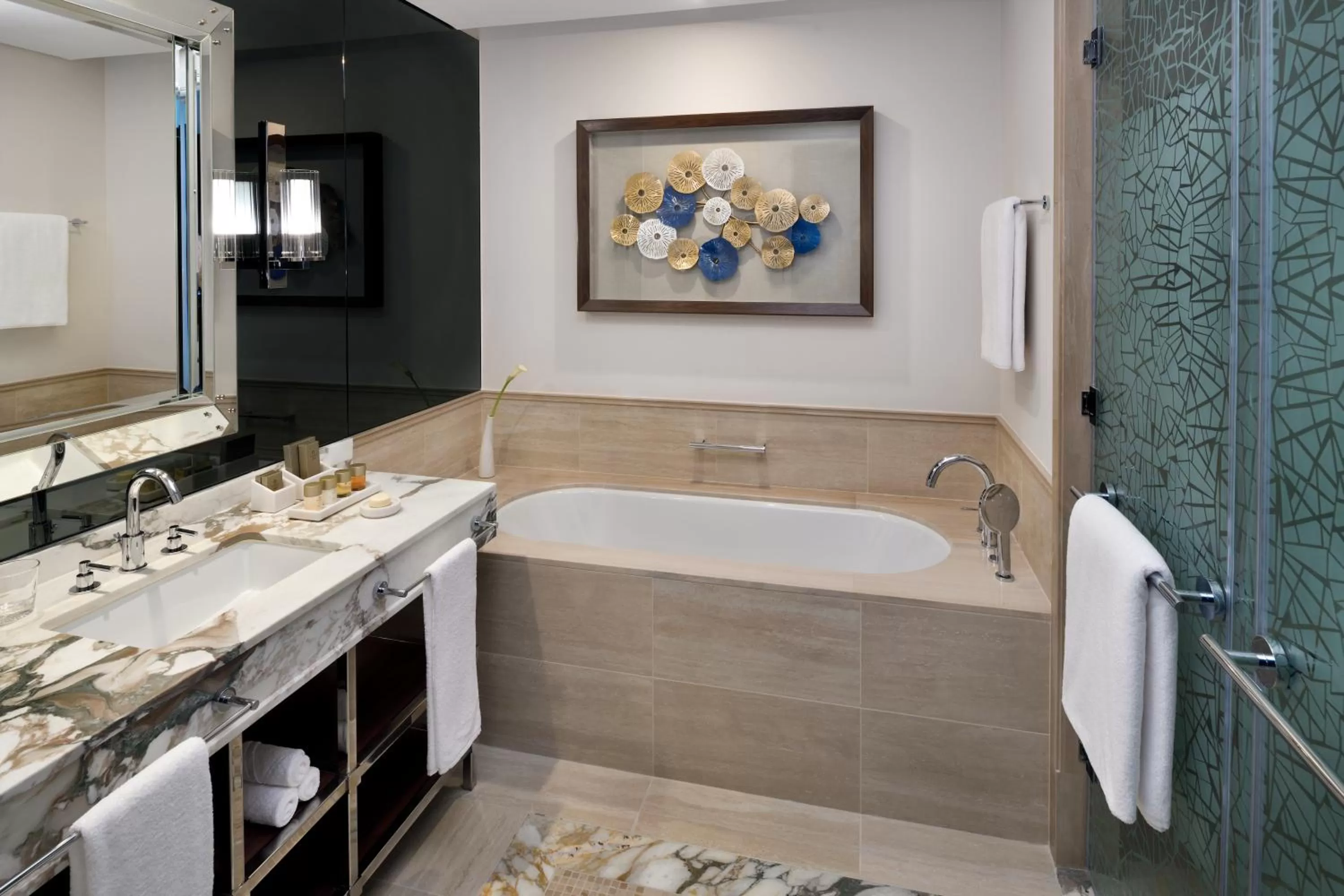 Shower in Grand Plaza Mövenpick Media City