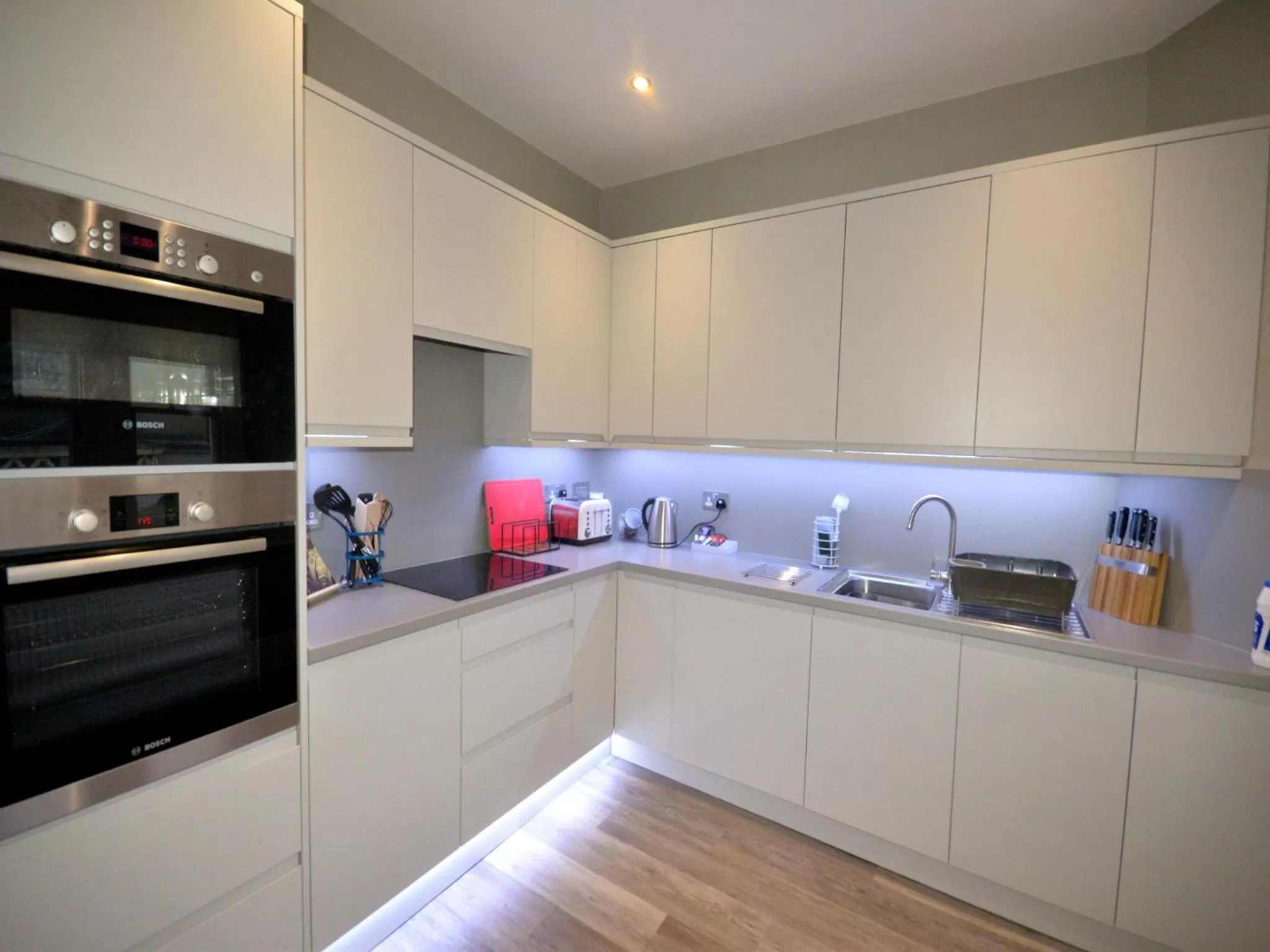 Kitchen or kitchenette in 1 Elliot Terrace