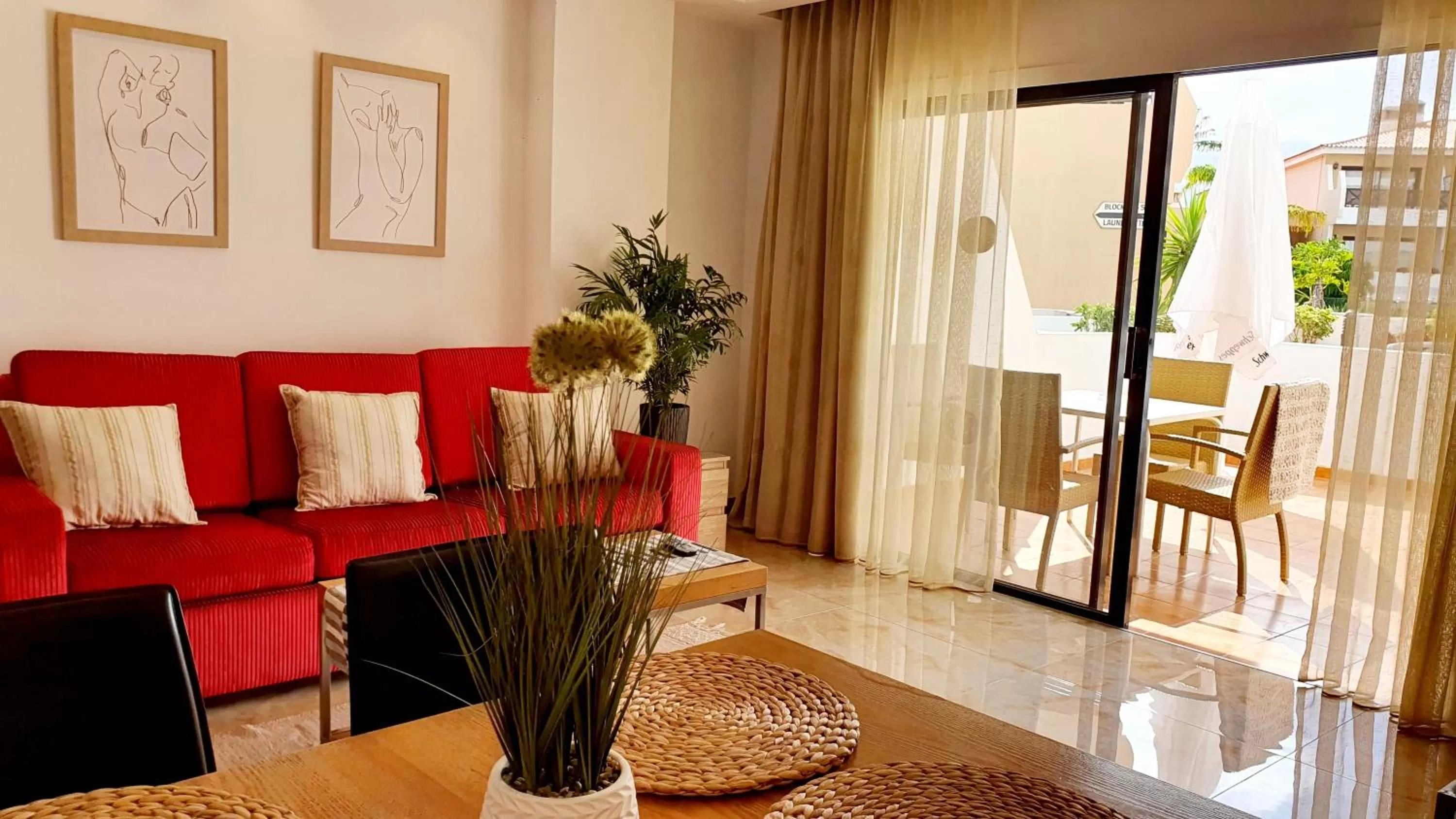 Apartment with Pool View  in Sunshine Apartments