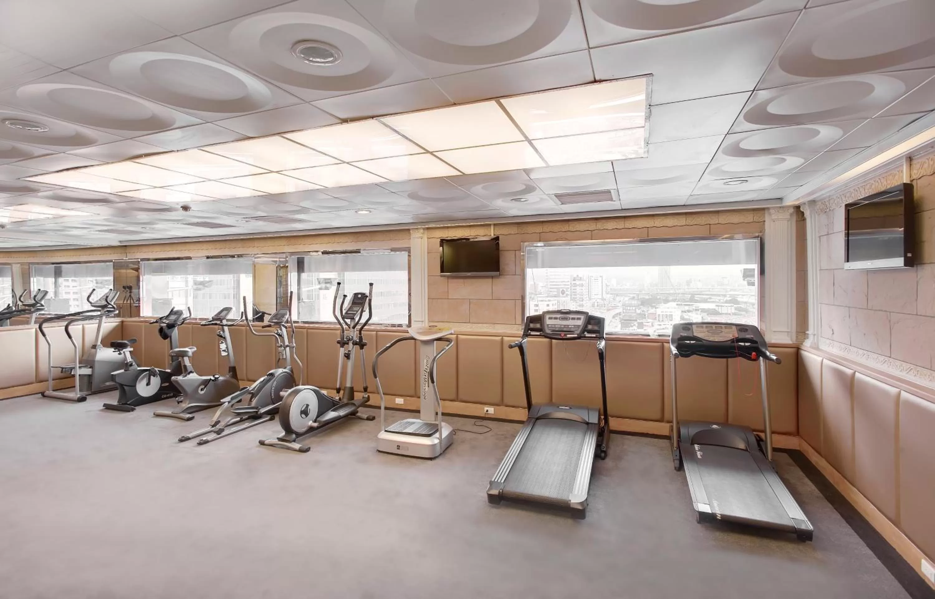 Fitness centre/facilities in Cosmos Hotel Taipei
