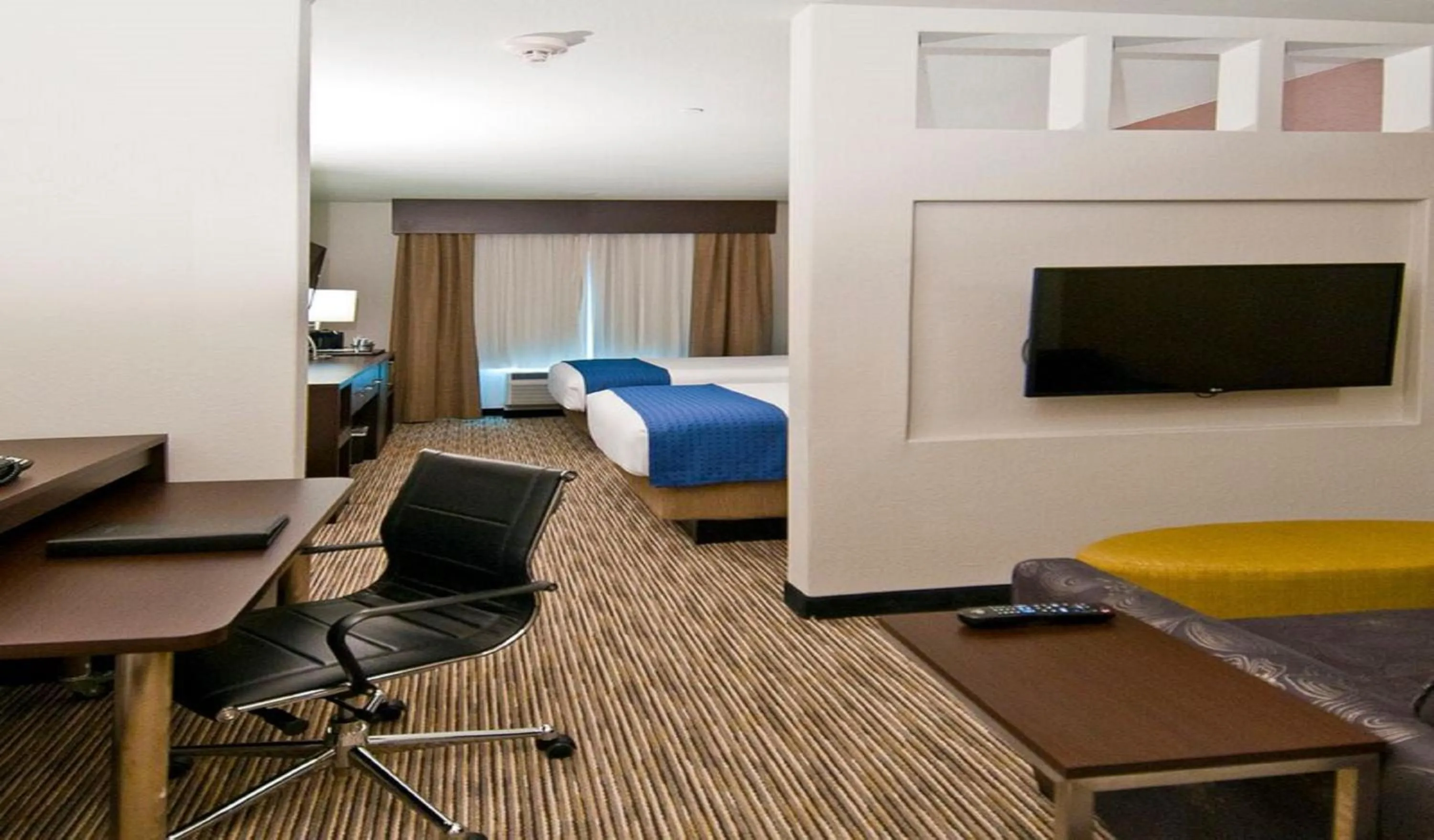 Photo of the whole room, Bed in Holiday Inn Austin Airport by IHG