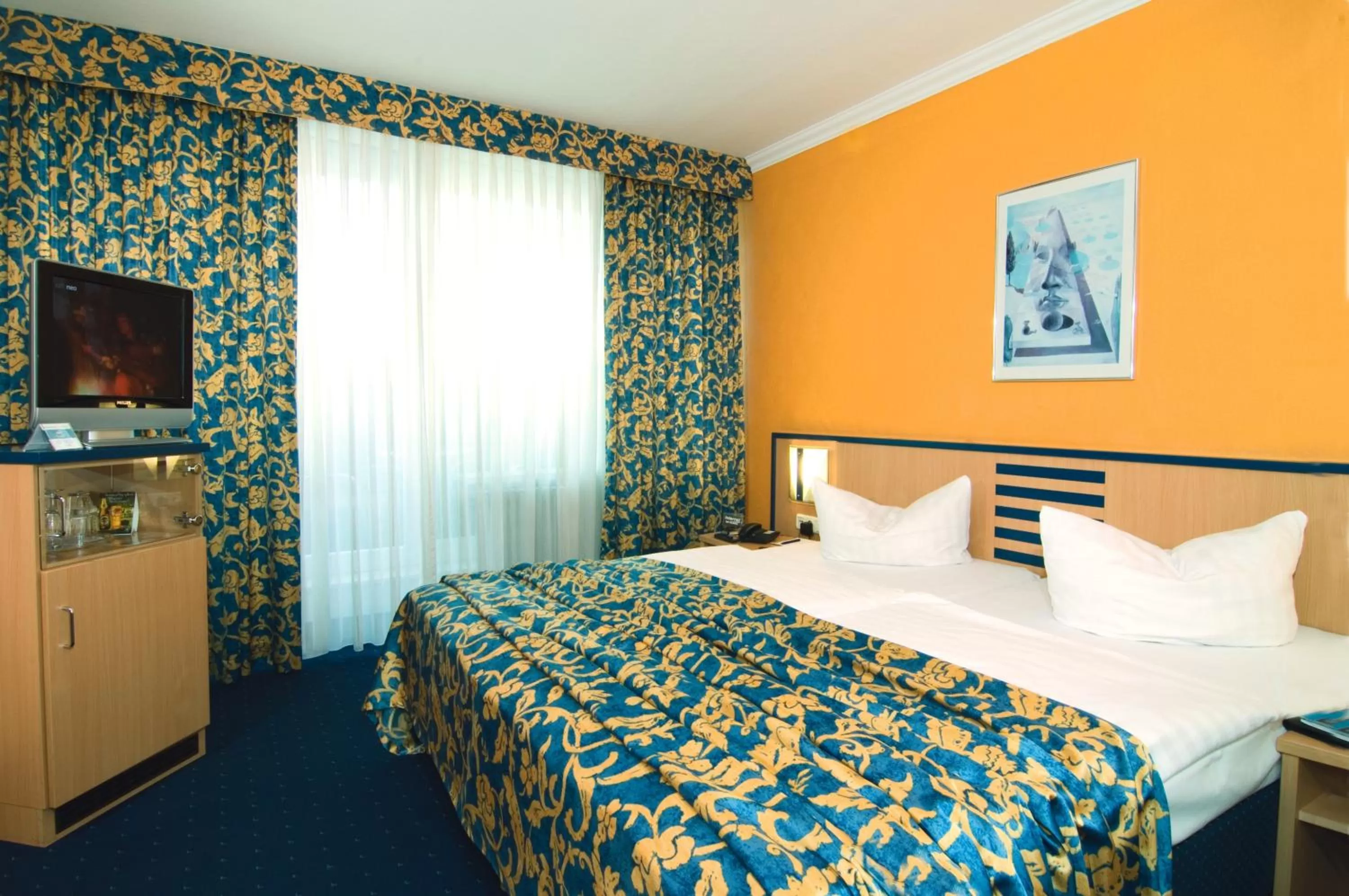 Family Suite with Balcony in NP Hotel Wallis