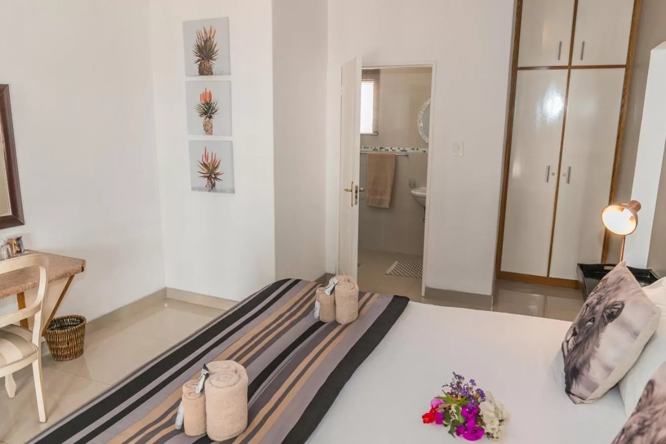 Bed in Out of Africa Town Lodge