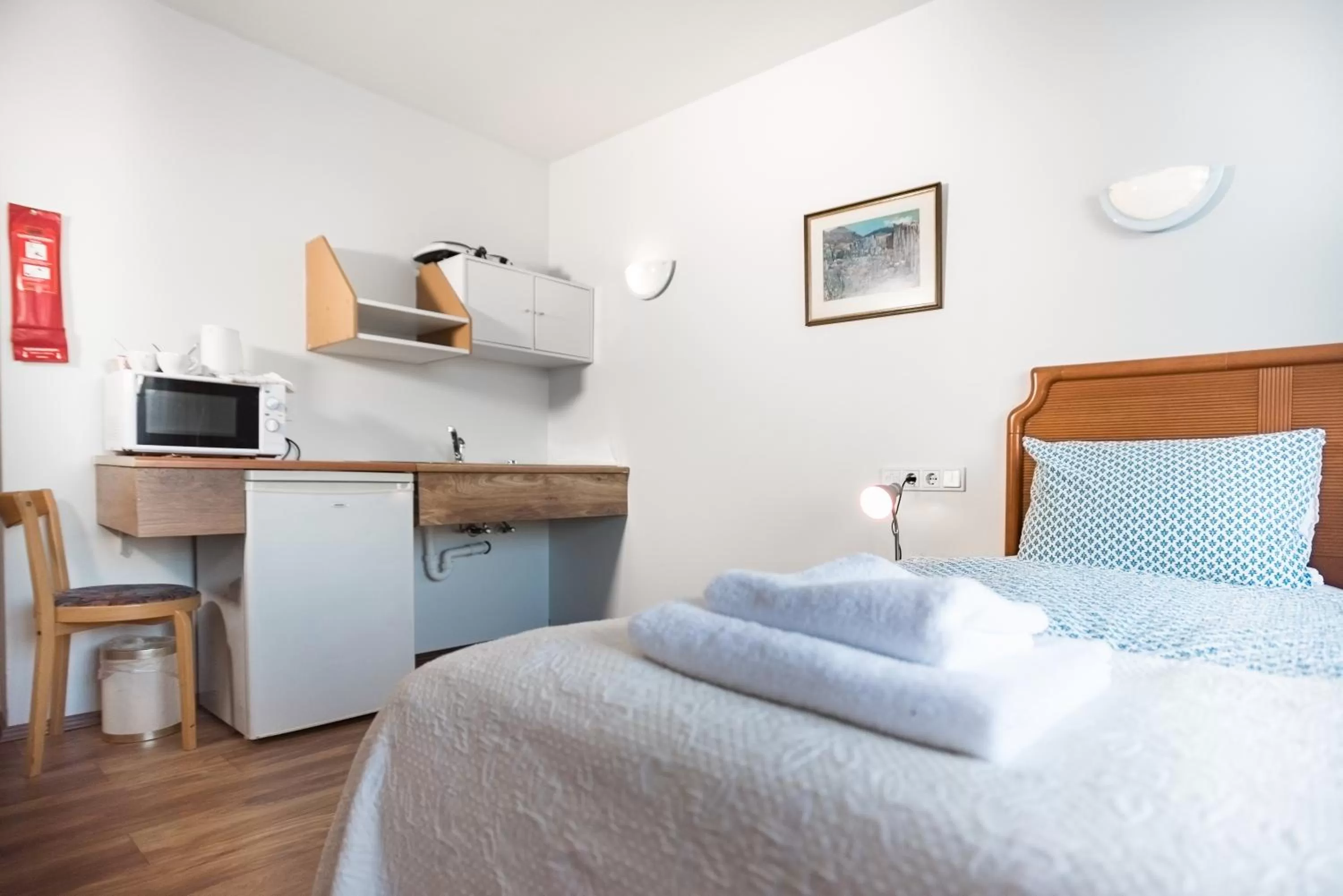 Kitchen or kitchenette, Bed in Hotel Laxnes