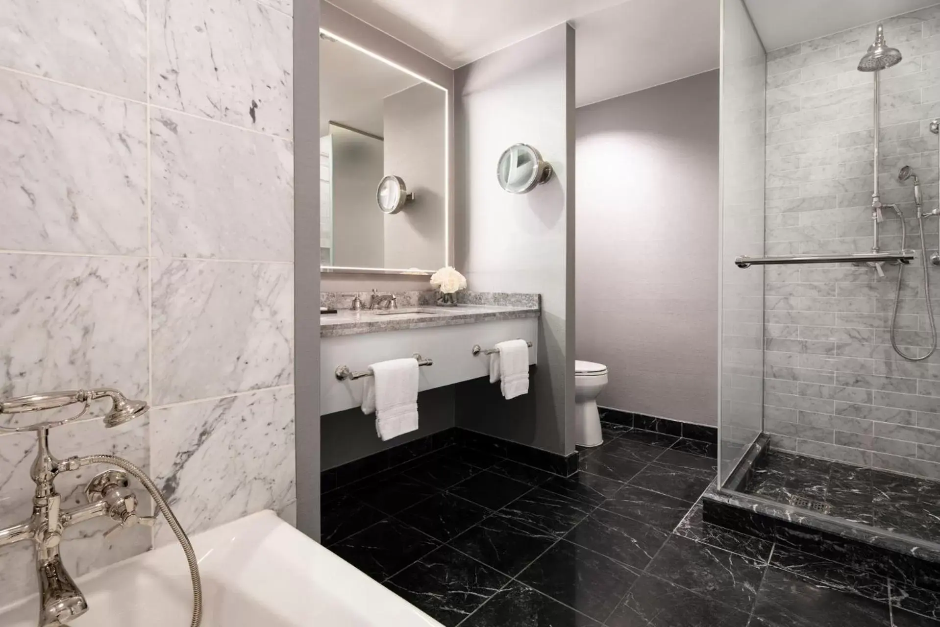 Premier King Room with City View in Four Seasons Hotel Atlanta Premier King Room with City View in Four Seasons Hotel Atlanta