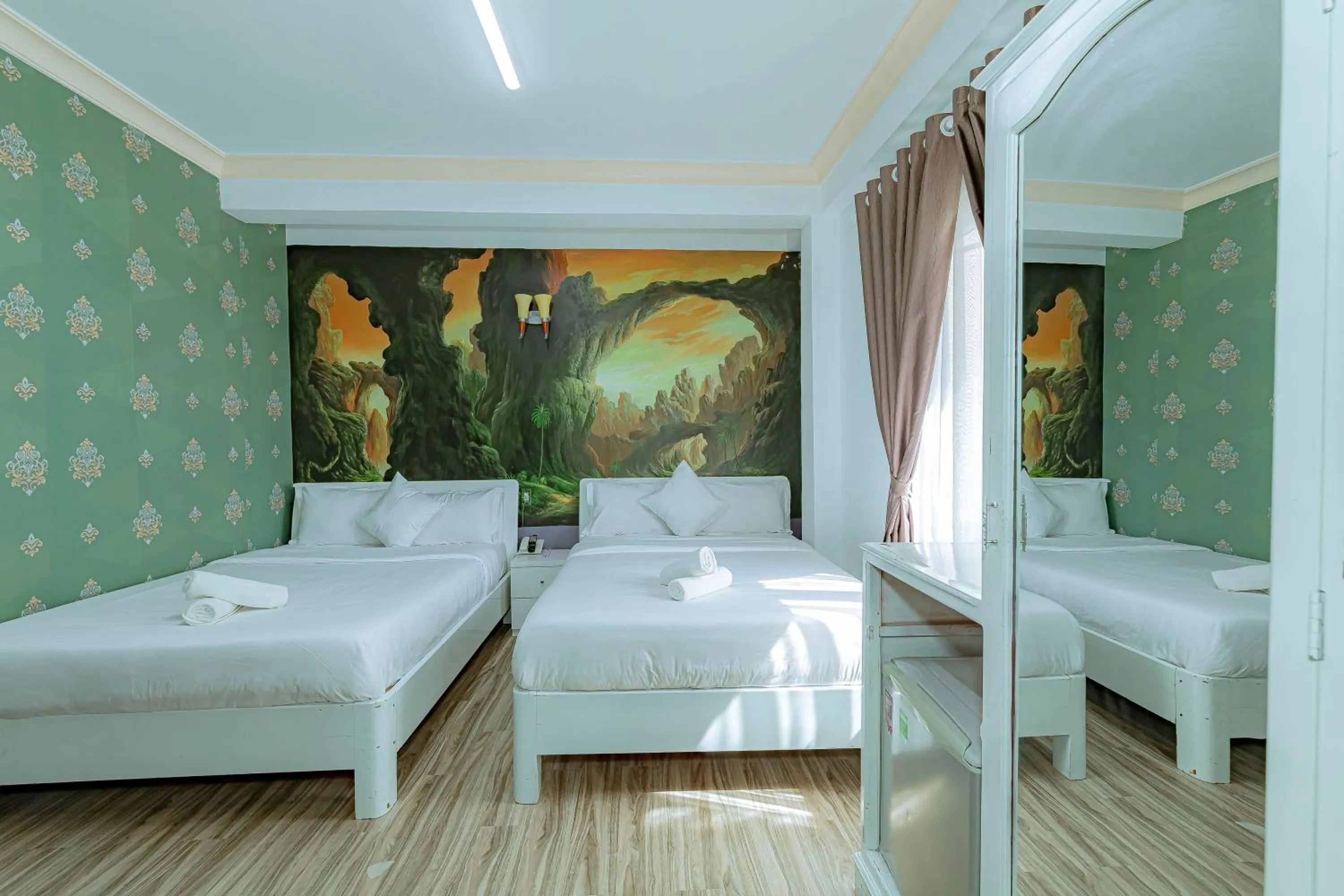 Ken's Backpackers Hotel